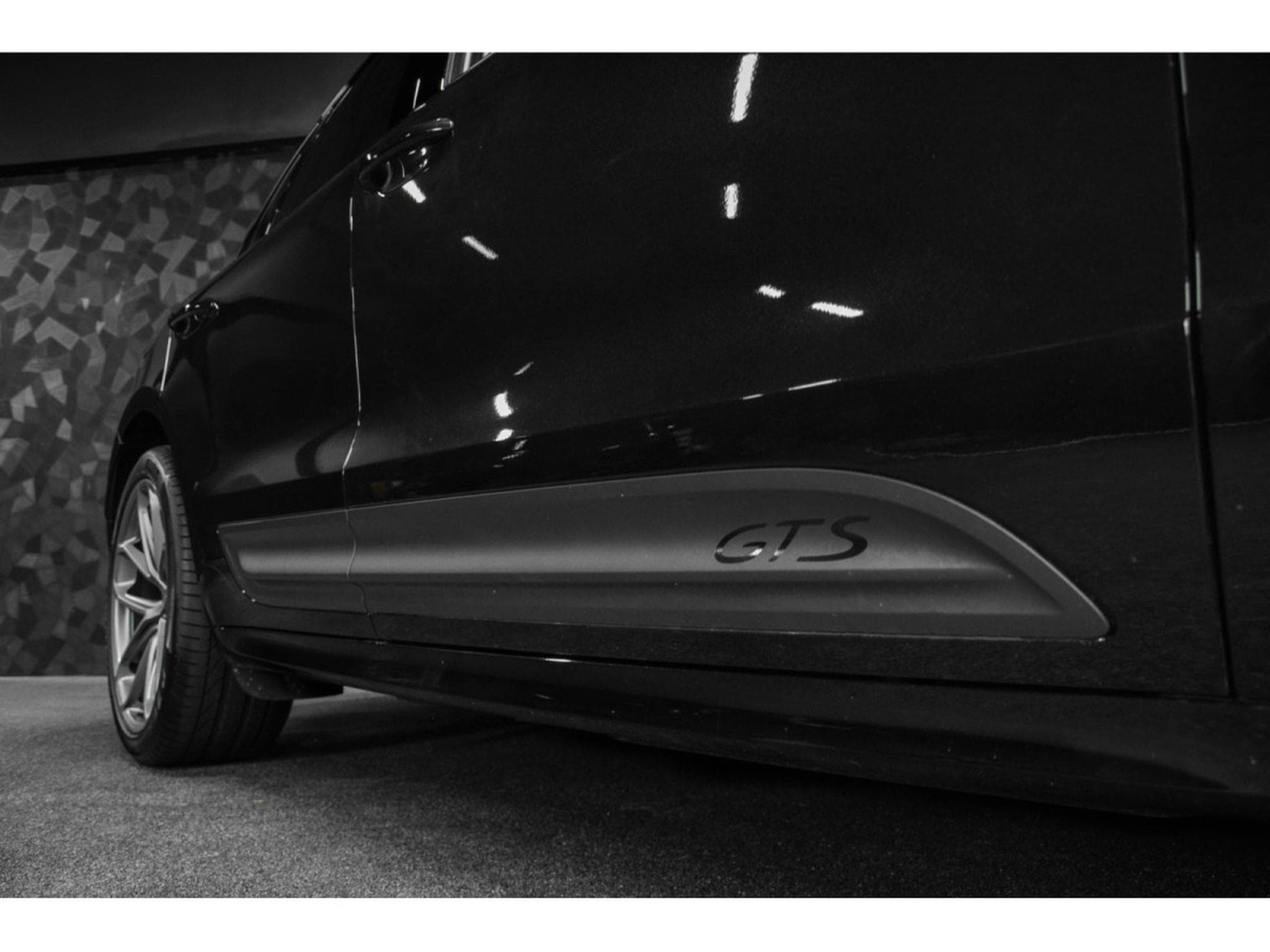 Porsche Macan III GTS (2024) - Photo 29