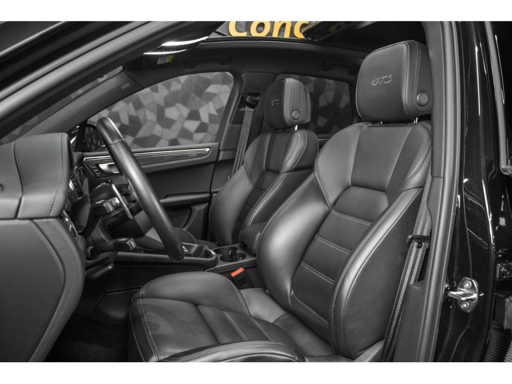 Porsche Macan III GTS (2024) - Photo 9