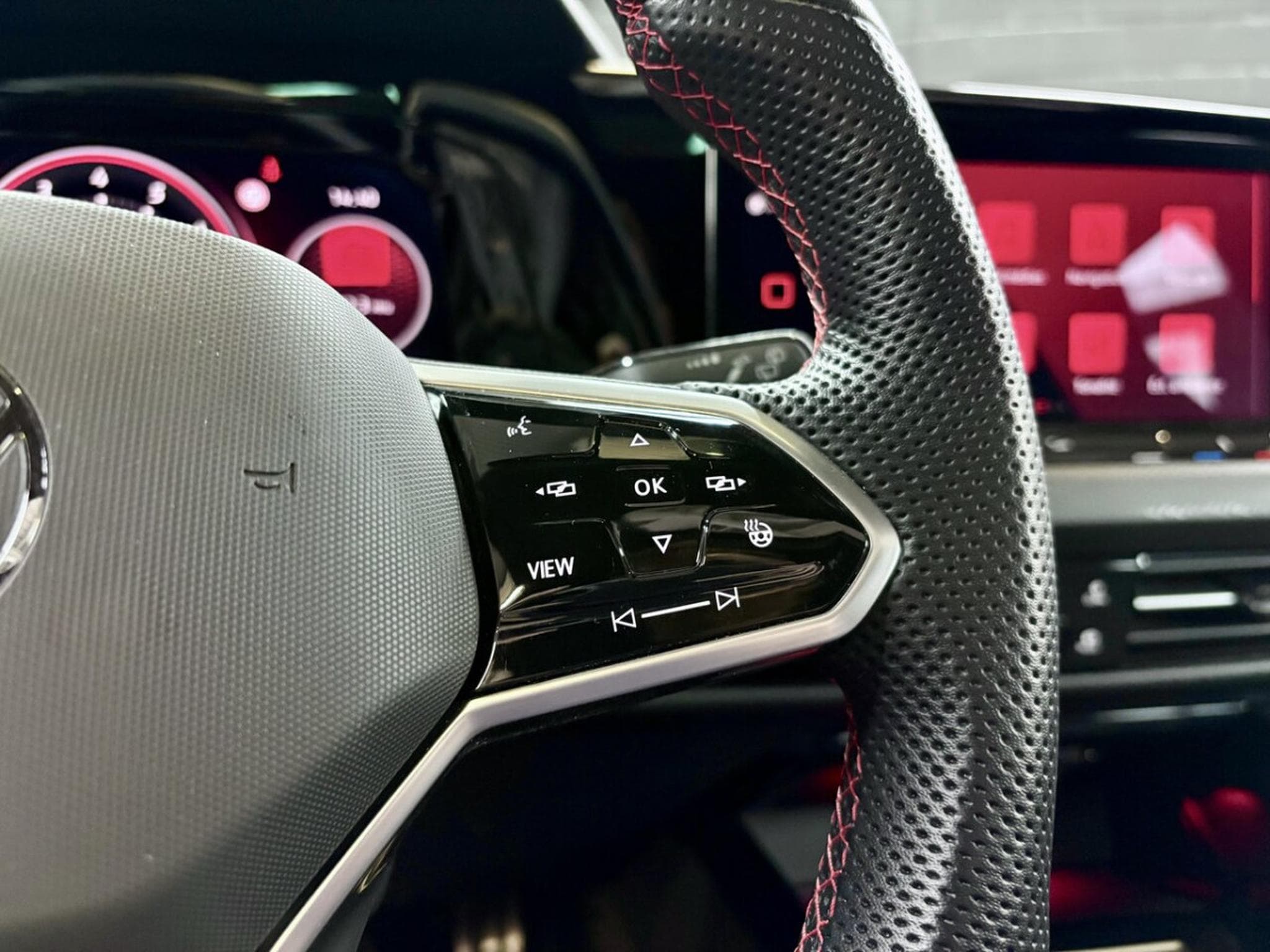 VW Golf GTI Clubsport 2.0 TSI 300CV DSG7 ** Toit ouvrant ** Matrix * (2021) - Photo 13