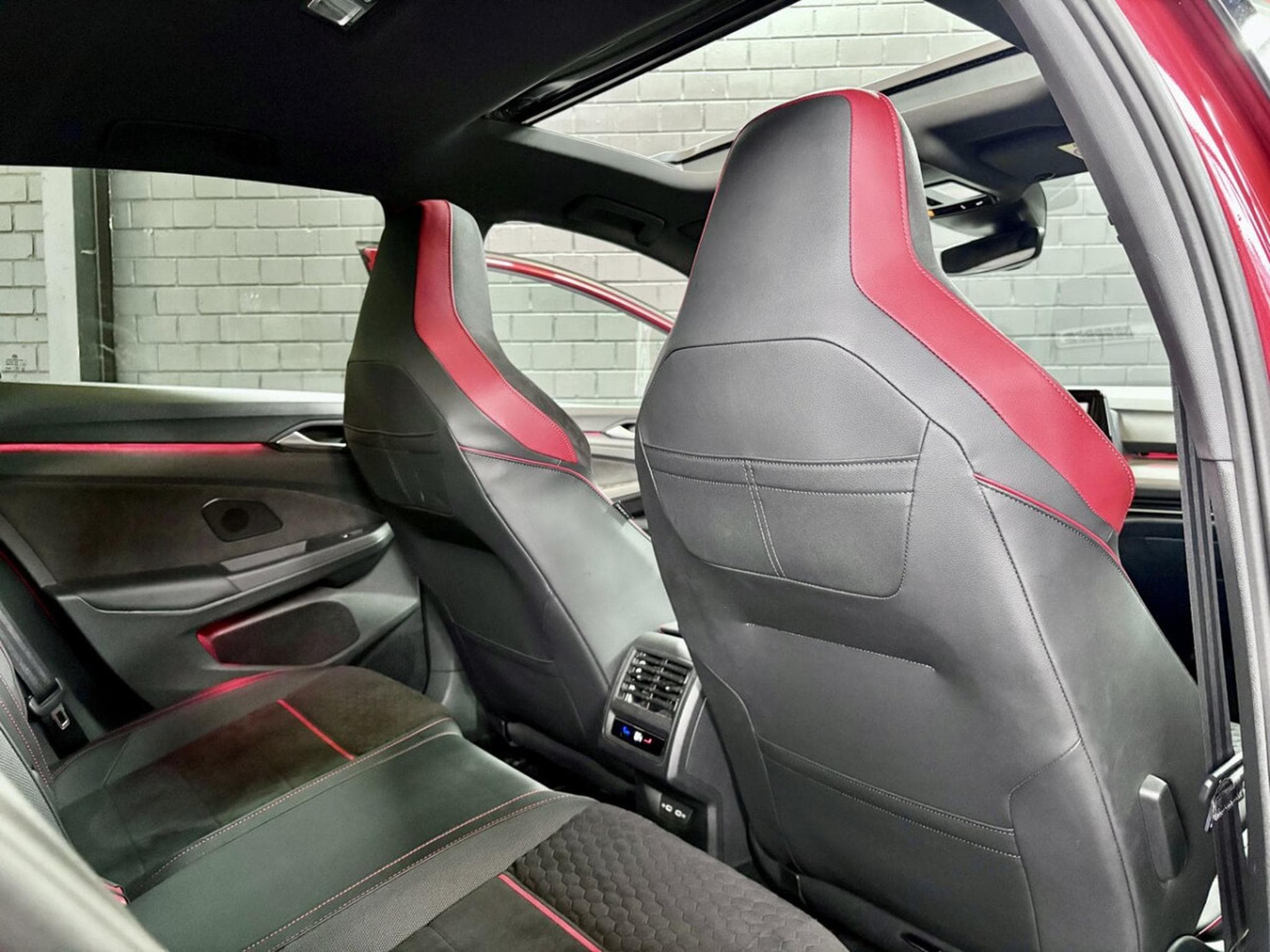 VW Golf GTI Clubsport 2.0 TSI 300CV DSG7 ** Toit ouvrant ** Matrix * (2021) - Photo 18