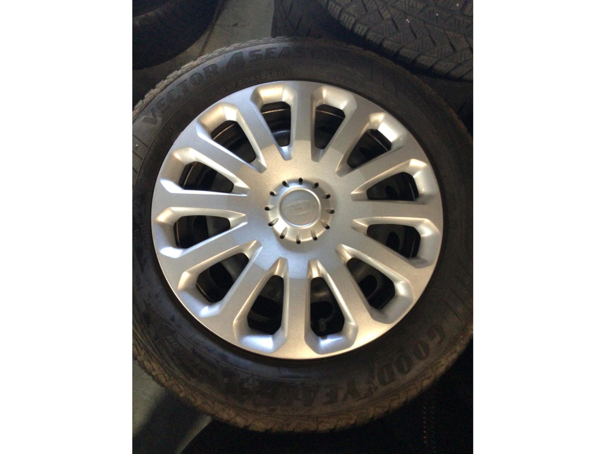 Jantes acier + Pneus – 15" - Photo 1