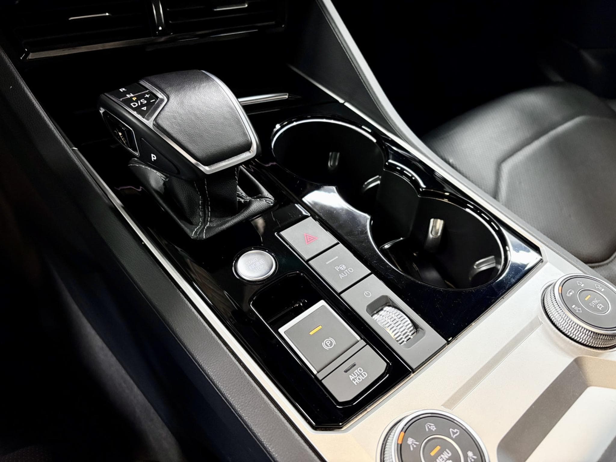 VW Touareg 3.0 R 4Motion eHybrid 462 CV ** Toit ouvrant ** Susp. pneuma (2022) - Photo 16