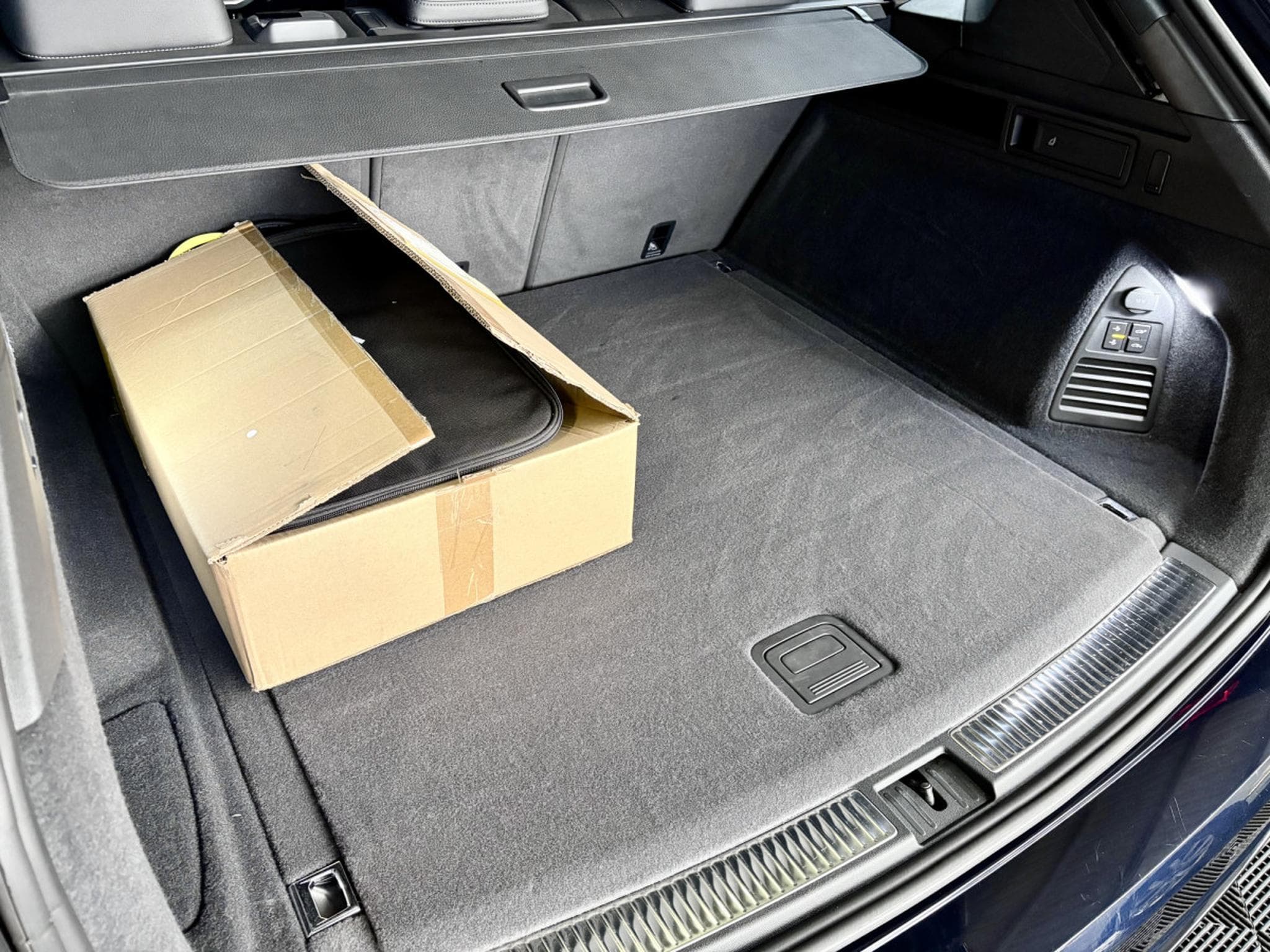 VW Touareg 3.0 R 4Motion eHybrid 462 CV ** Toit ouvrant ** Susp. pneuma (2022) - Photo 23