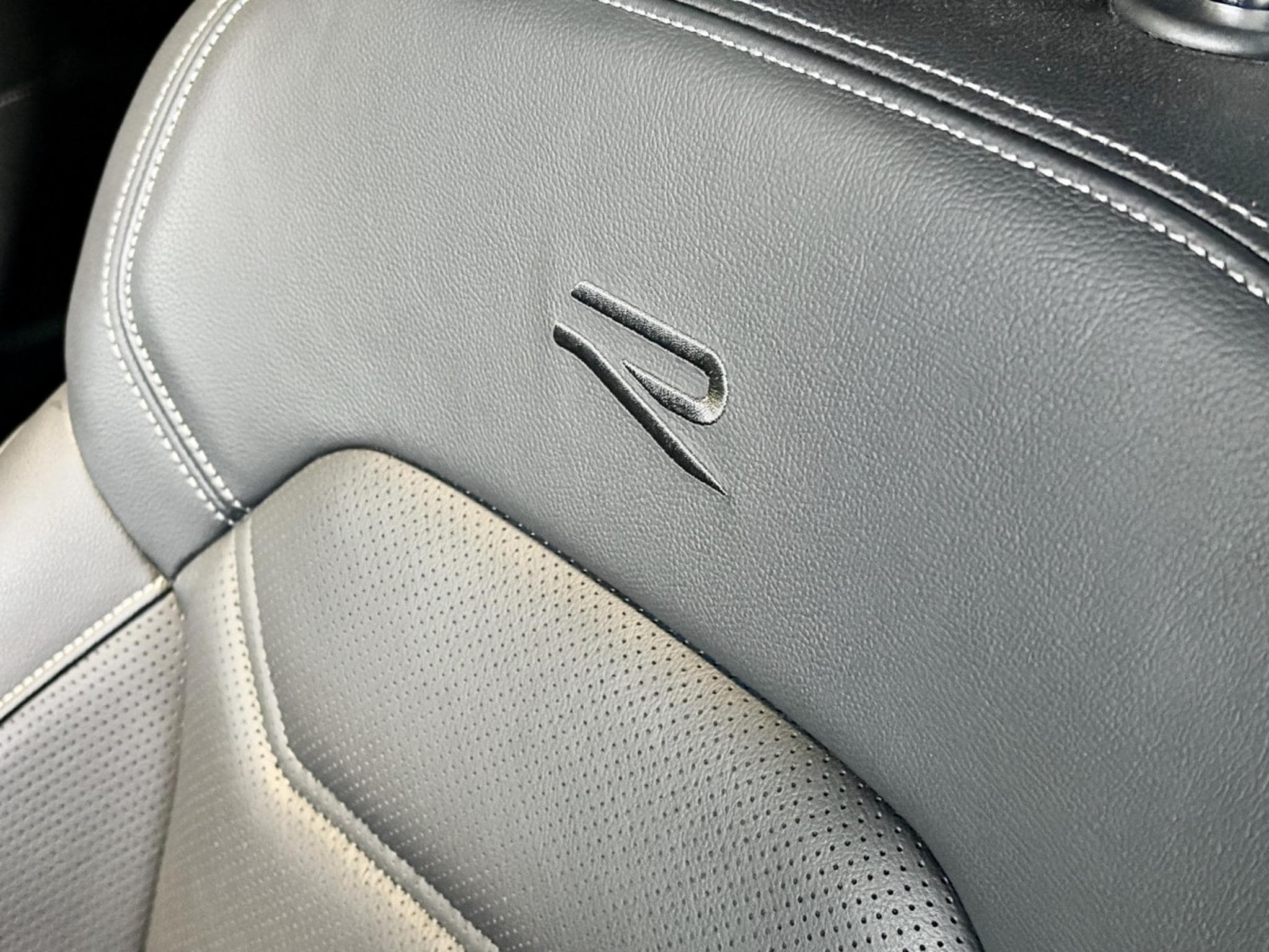 VW Touareg 3.0 R 4Motion eHybrid 462 CV ** Toit ouvrant ** Susp. pneuma (2022) - Photo 8