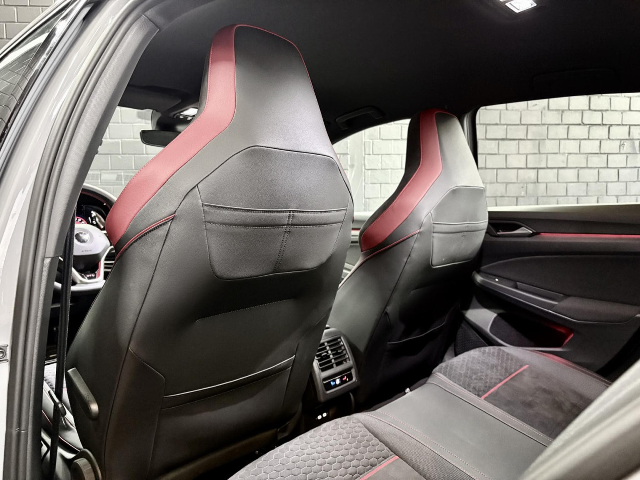 VW Golf GTI Clubsport 2.0 TSI 300CV DSG7 * 19" * ACC * (2022) - Photo 18