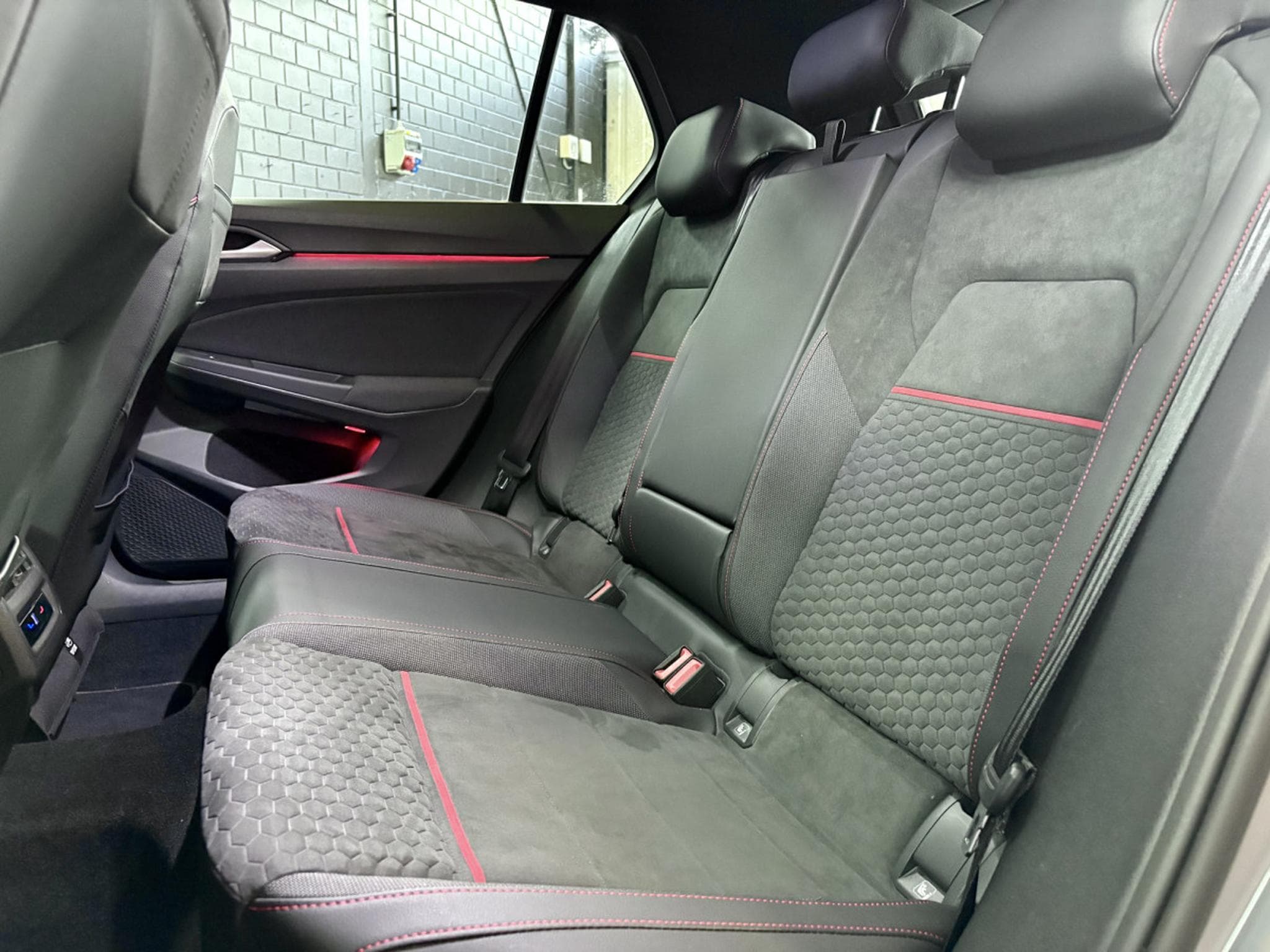 VW Golf GTI Clubsport 2.0 TSI 300CV DSG7 * 19" * ACC * (2022) - Photo 19