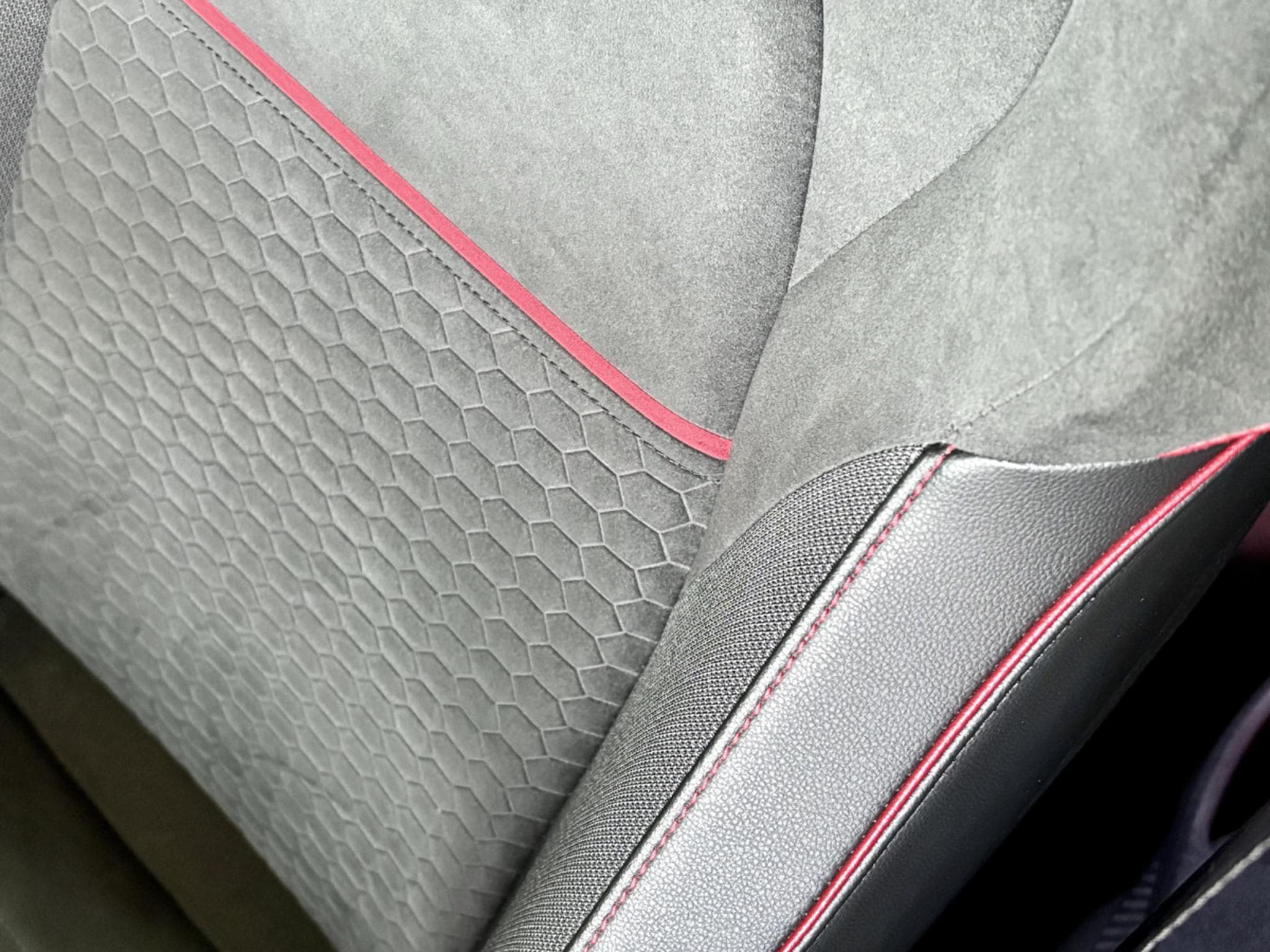 VW Golf GTI Clubsport 2.0 TSI 300CV DSG7 * 19" * ACC * (2022) - Photo 8