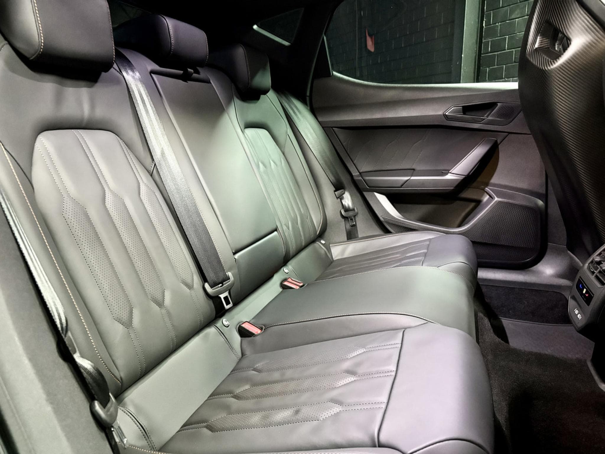 Cupra Leon VZ CUP 2.0 TSI 300CV ** Sièges Carbone **PANO** VSS ** Beats (2023) - Photo 23