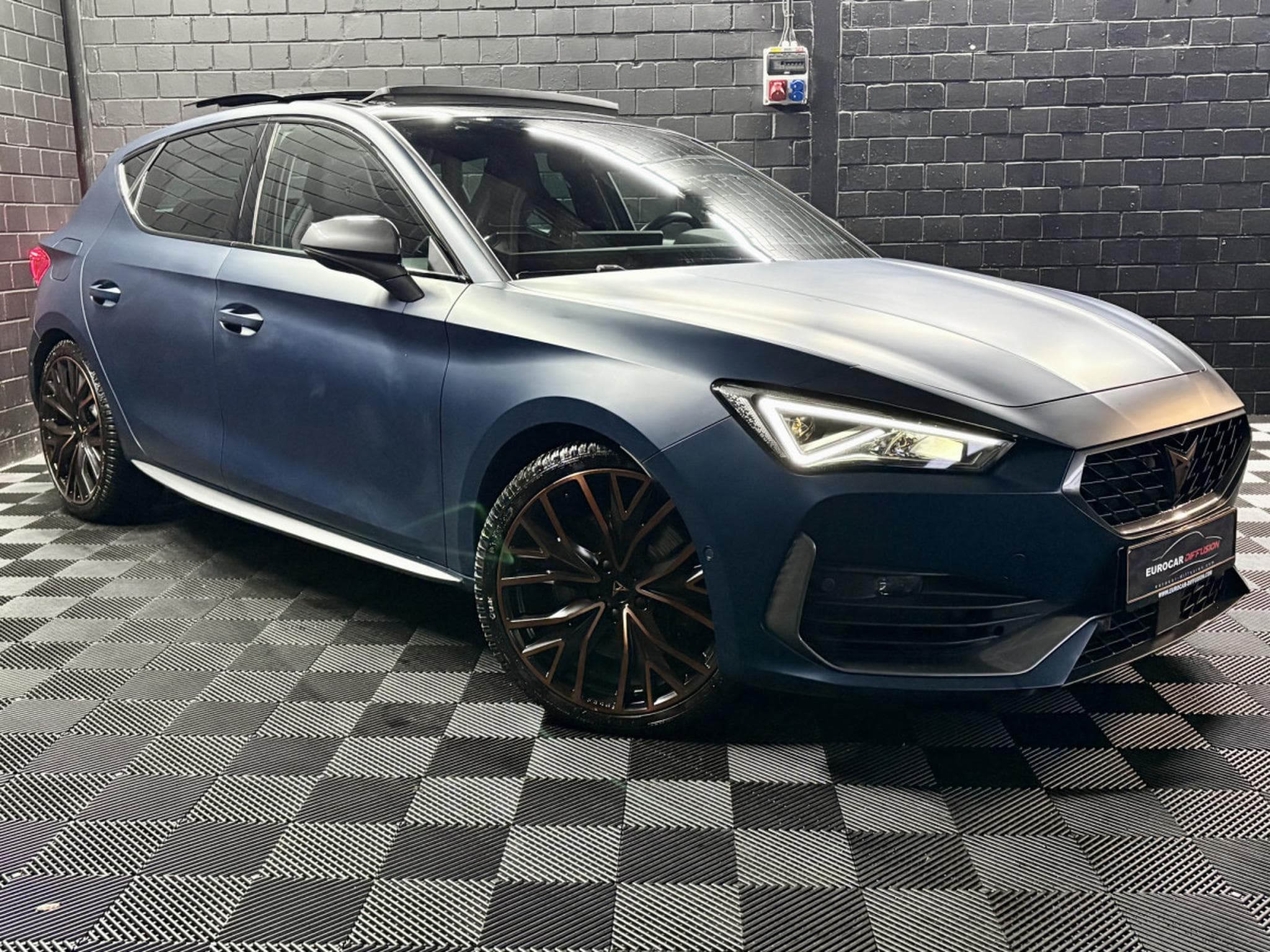 Cupra Leon VZ CUP 2.0 TSI 300CV ** Sièges Carbone **PANO** VSS ** Beats (2023) - Photo 3