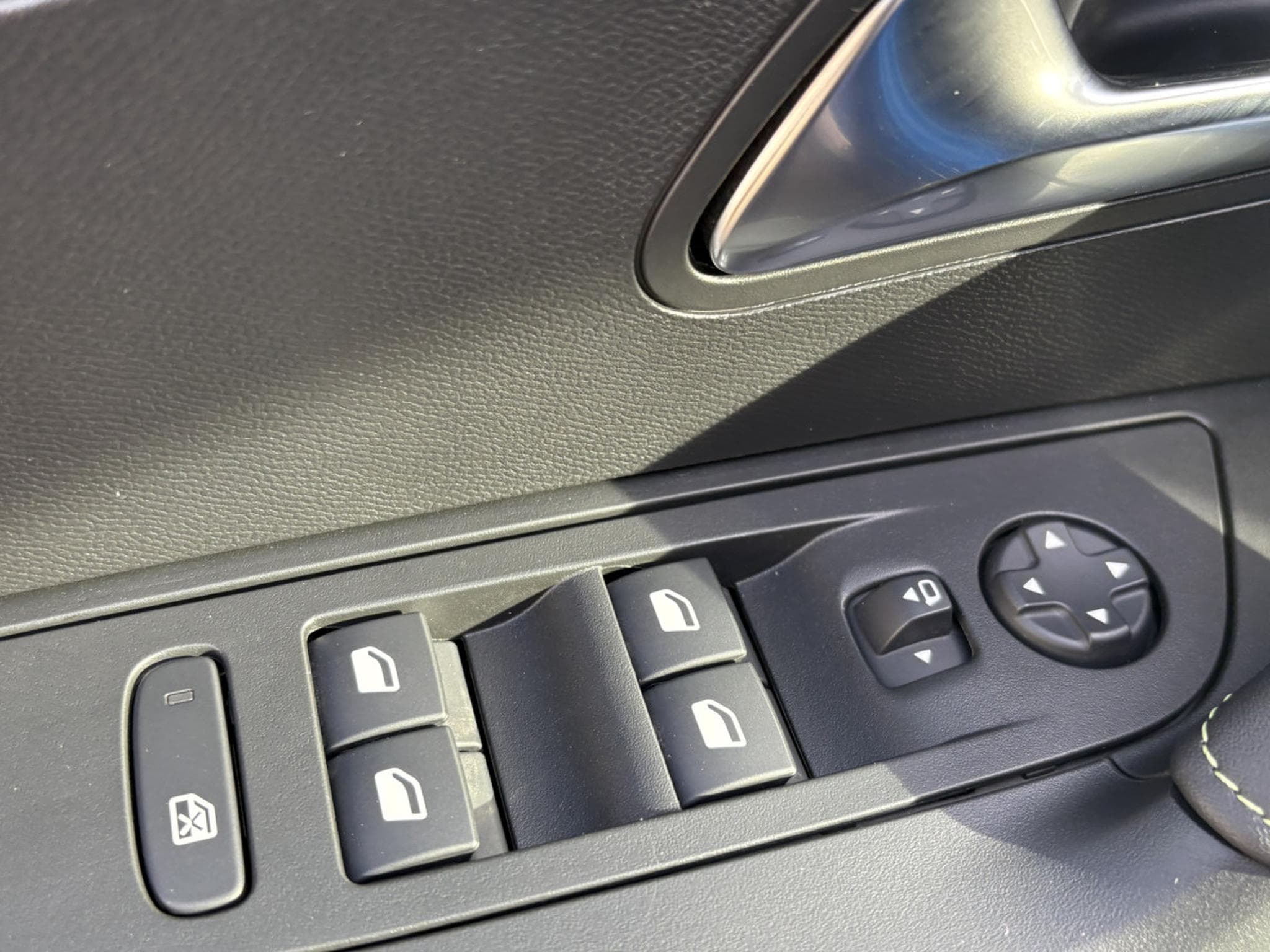 Peugeot 2008 1.5 HDI 130 GT EAT8 * GARANTIE 36 MOIS * (2023) - Photo 11