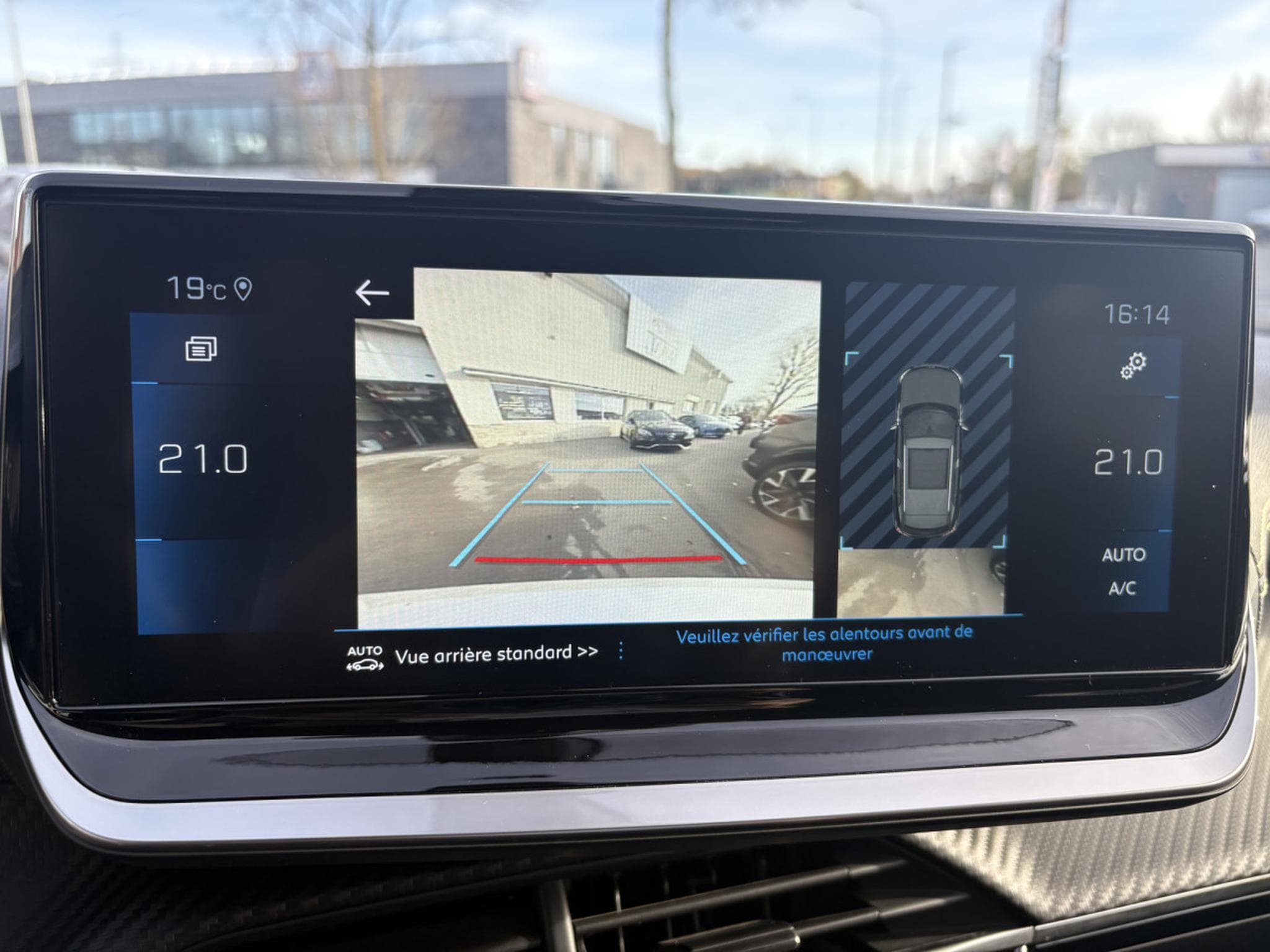 Peugeot 2008 1.5 HDI 130 GT EAT8 * GARANTIE 36 MOIS * (2023) - Photo 6