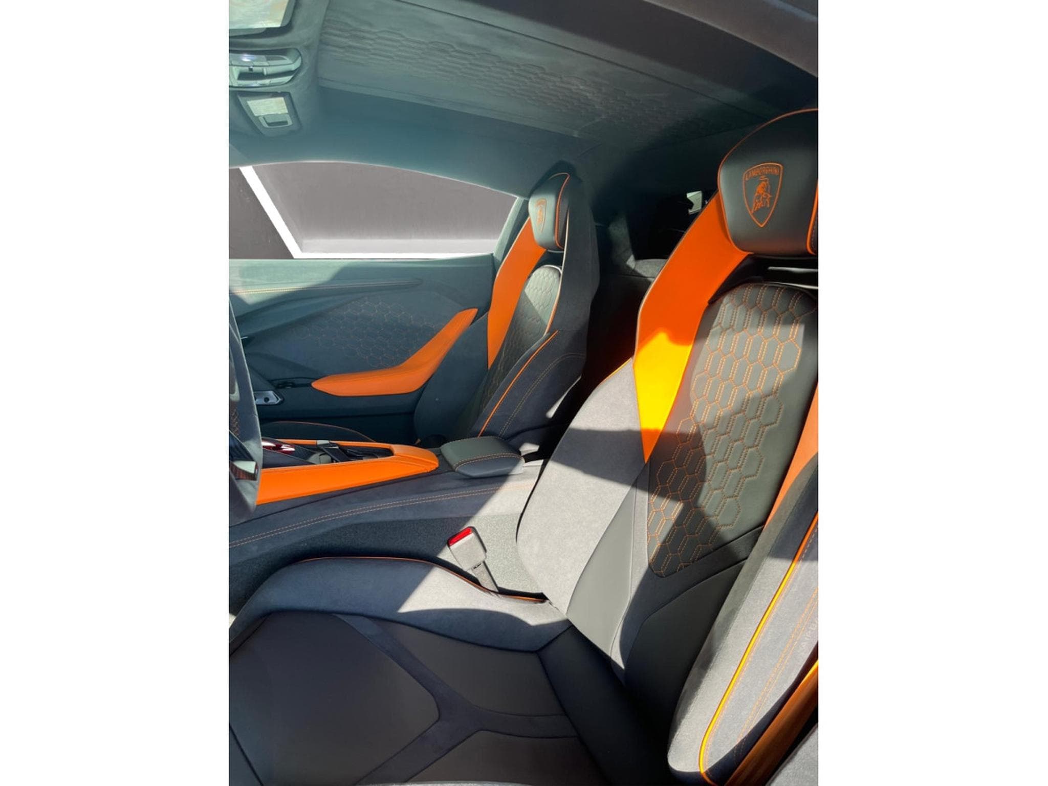 Lamborghini Revuelto 6.5 V12 1014PS/ FULL CARBON INT-EXT (2026) - Photo 6