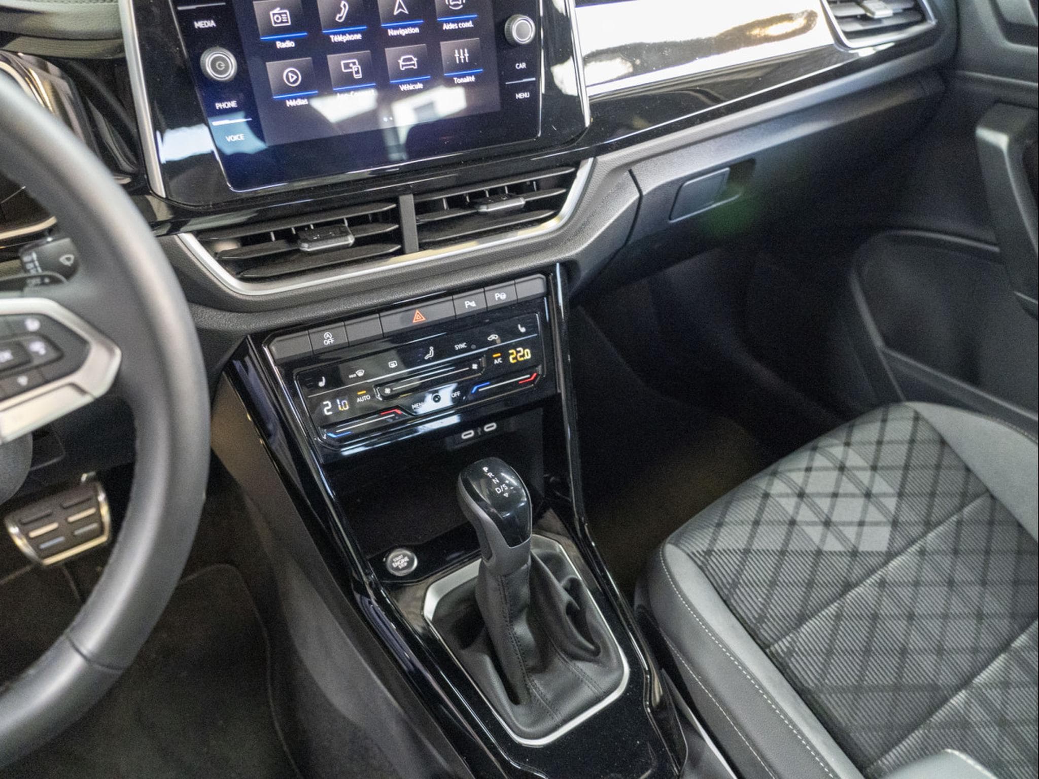 VW T-Roc R-Line 1.5 TSI 150 CV DSG7 *Caméra* *Hayon* *ACC* (2024) - Photo 14