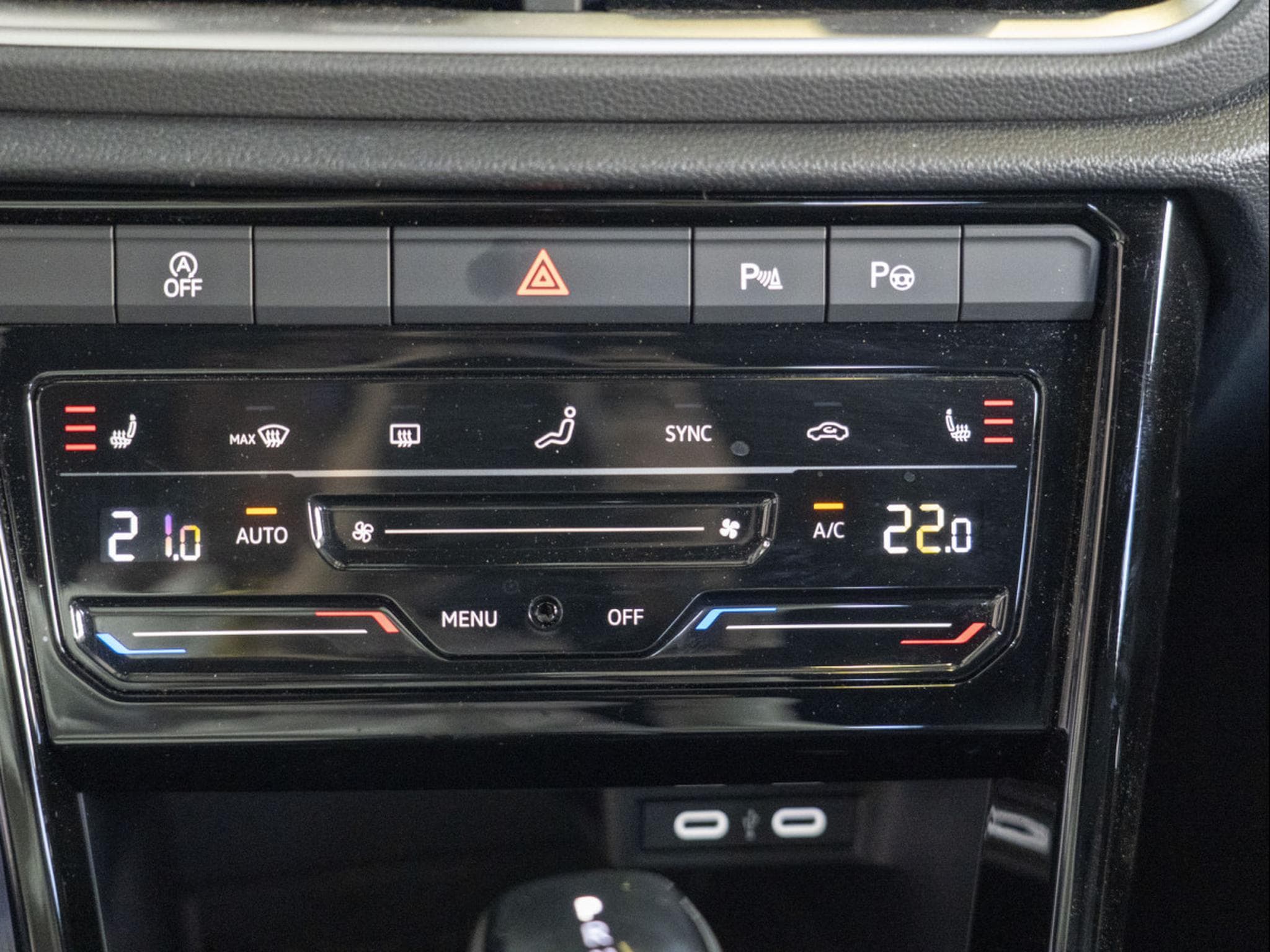 VW T-Roc R-Line 1.5 TSI 150 CV DSG7 *Caméra* *Hayon* *ACC* (2024) - Photo 17