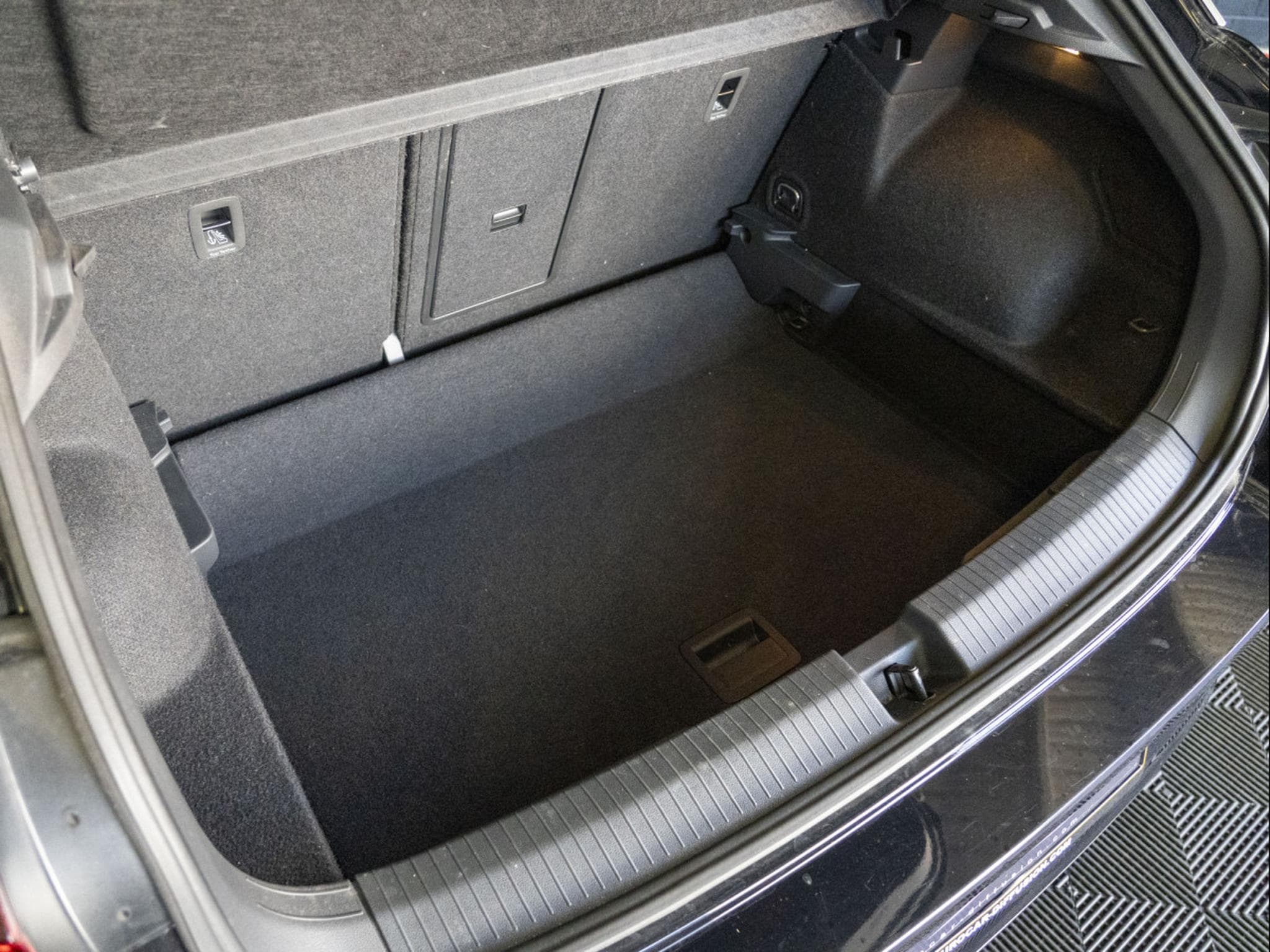 VW T-Roc R-Line 1.5 TSI 150 CV DSG7 *Caméra* *Hayon* *ACC* (2024) - Photo 23