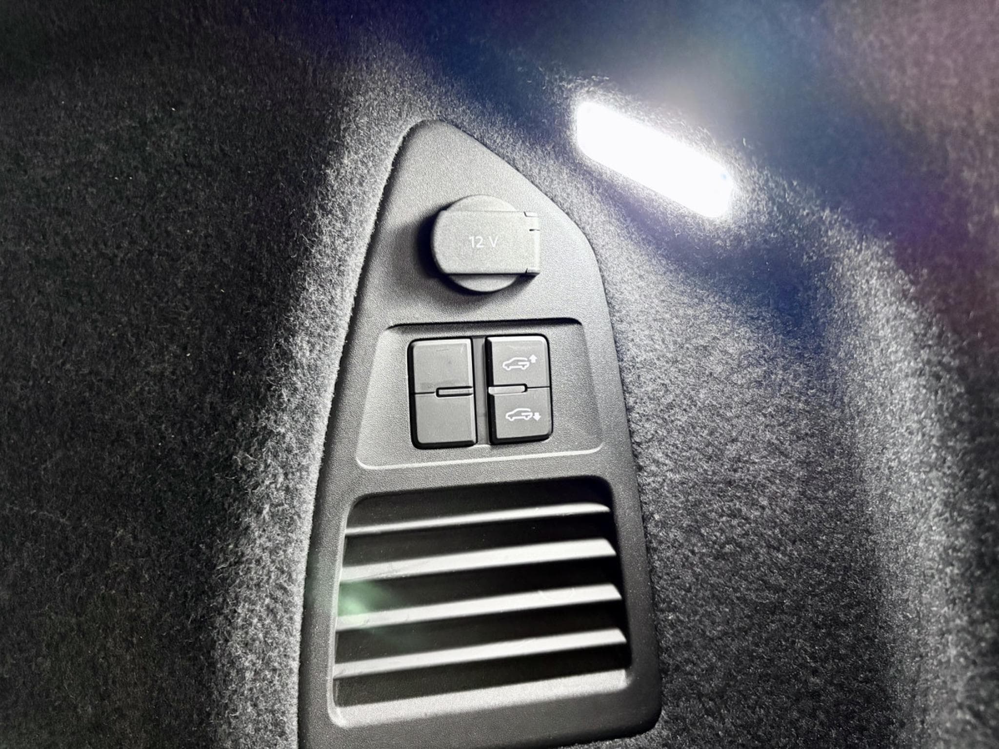 VW Touareg 3.0 TSi V6 PHEV 4MOTION Elegance 381 CV (2022) - Photo 20