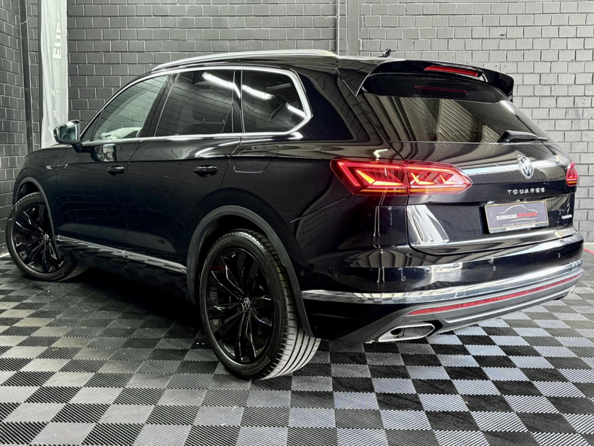 VW Touareg 3.0 TSi V6 PHEV 4MOTION Elegance 381 CV (2022) - Photo 4