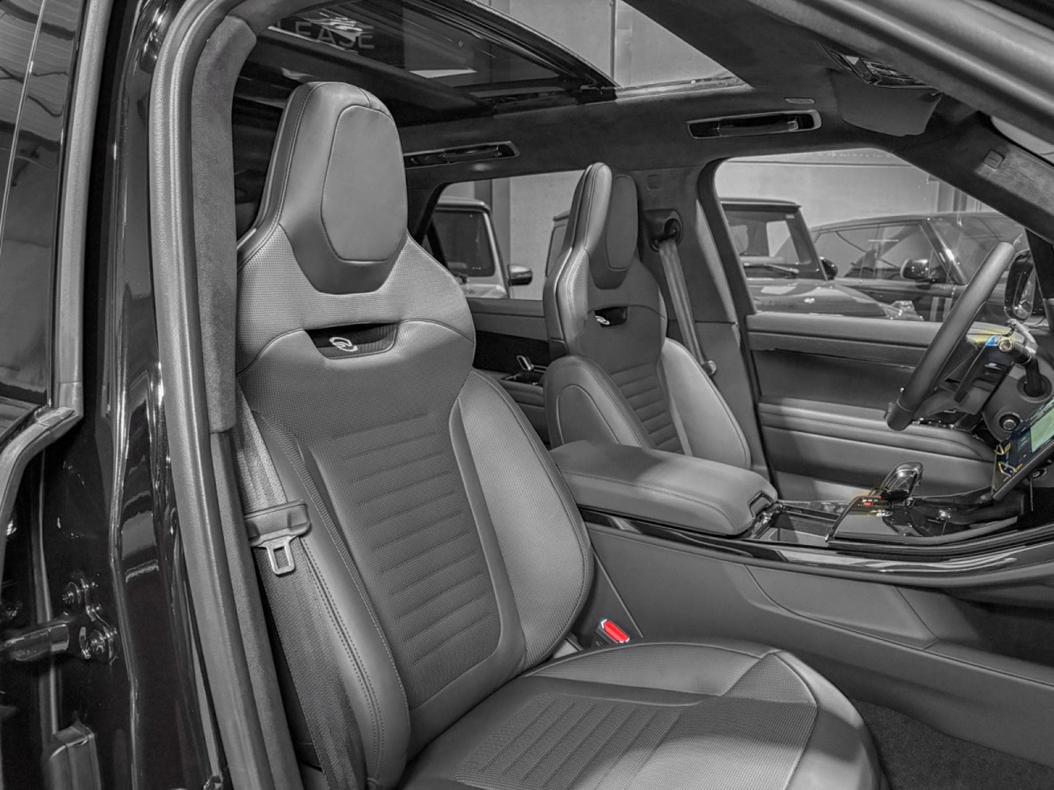 Land-Rover Range Rover Sport P635 SV EDITION ONE/ FULL CARBON / ECHANGE;REPRISE POSSIBLE (2024) - Photo 17