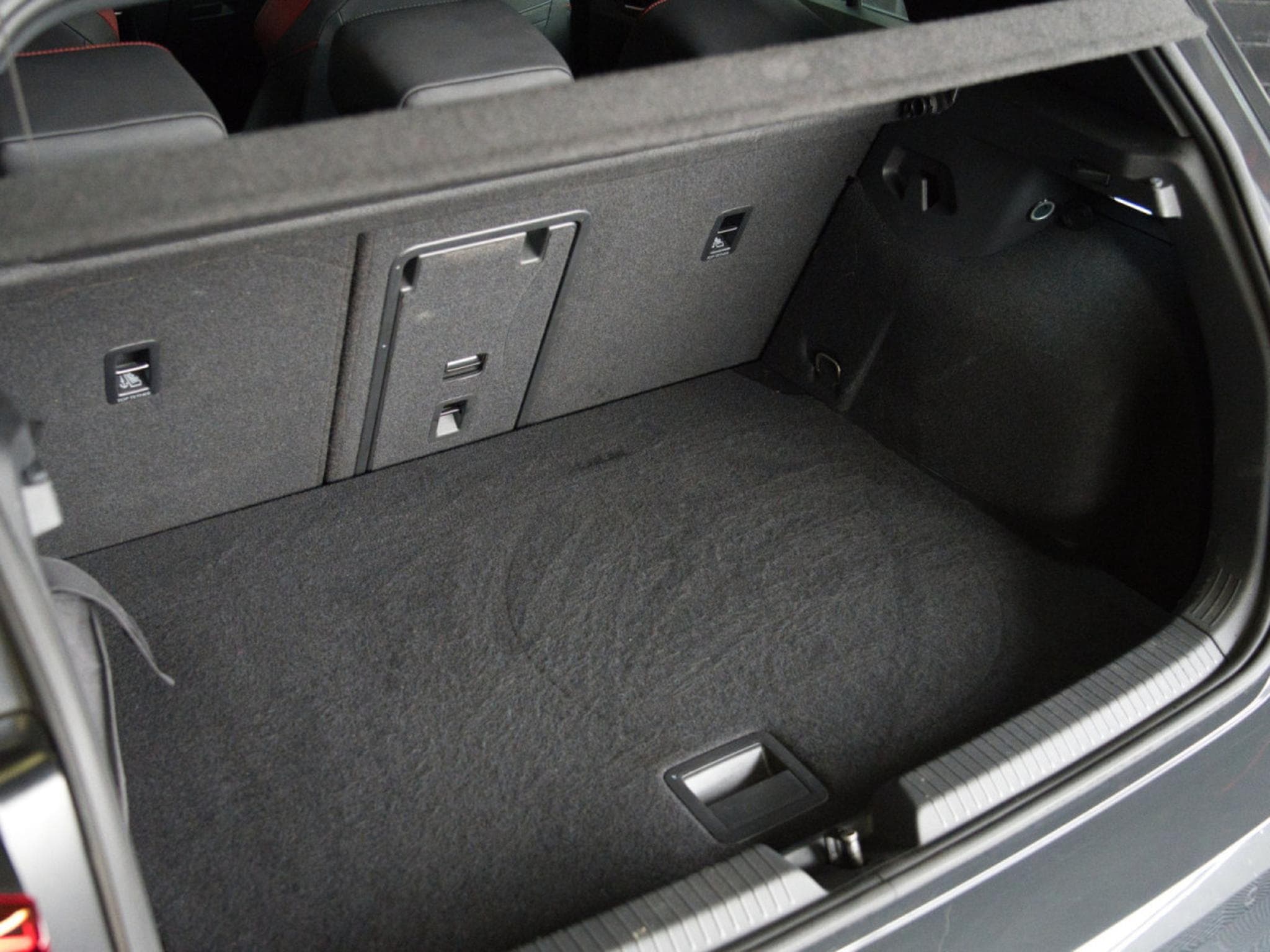 VW Golf GTI Clubsport 2.0 TSI 300CV DSG7 *TOIT PANO* *DCC* (2023) - Photo 19