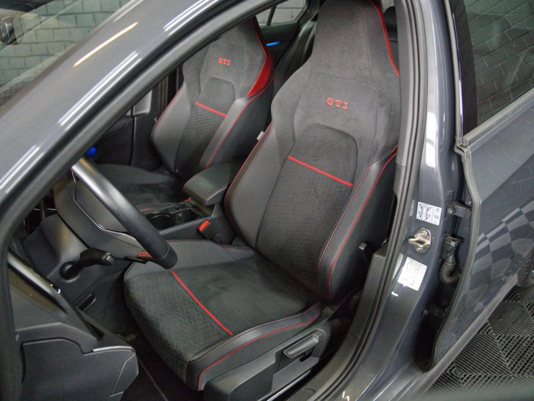 VW Golf GTI Clubsport 2.0 TSI 300CV DSG7 *TOIT PANO* *DCC* (2023) - Photo 7