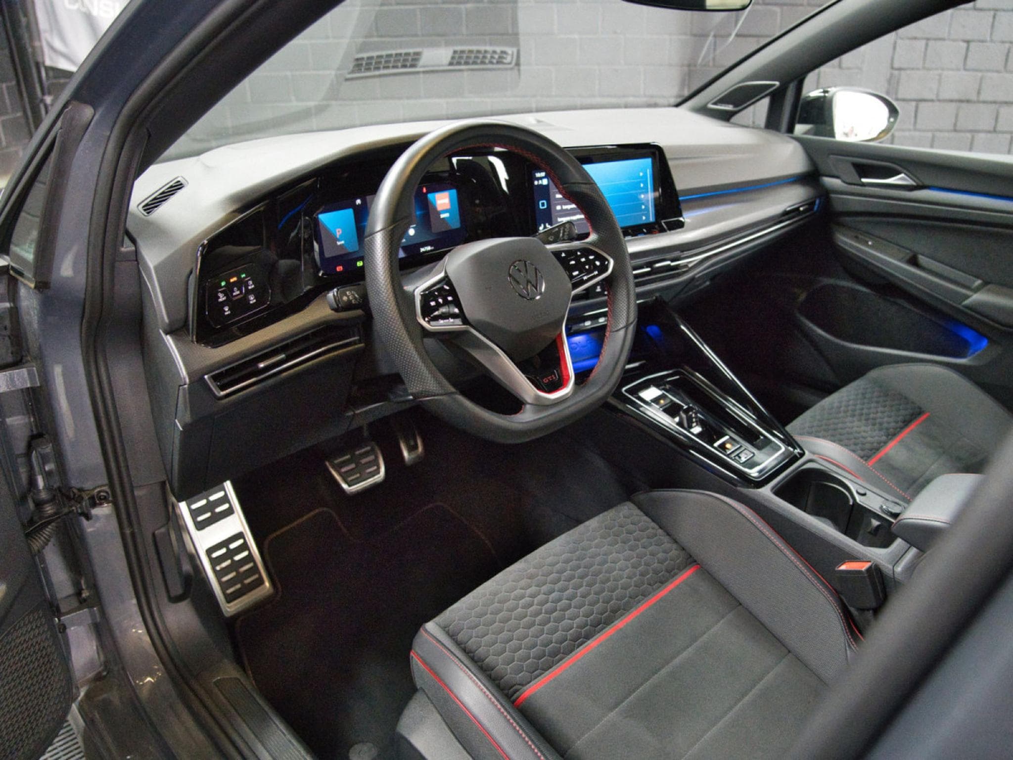 VW Golf GTI Clubsport 2.0 TSI 300CV DSG7 *TOIT PANO* *DCC* (2023) - Photo 9