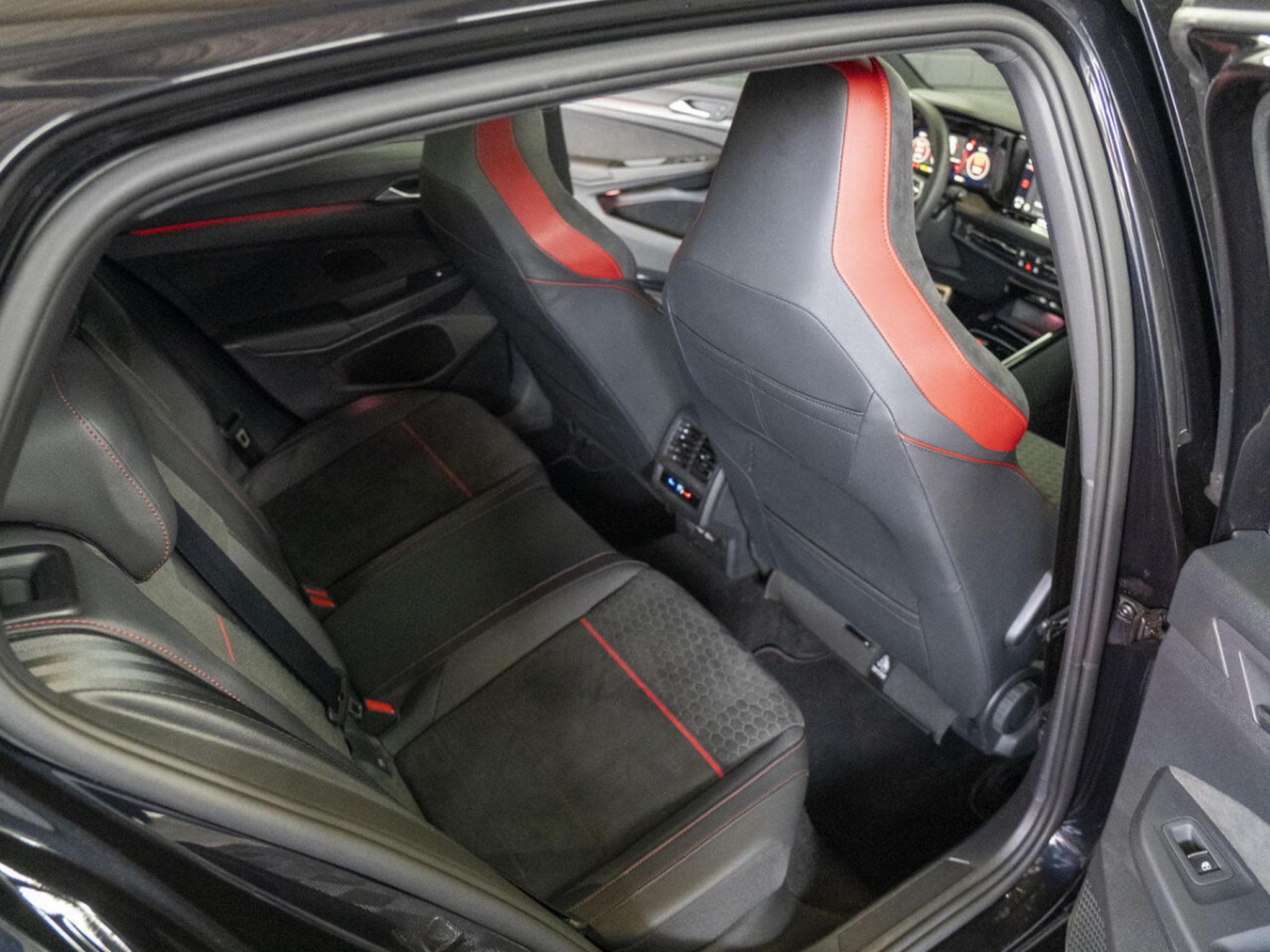 VW Golf GTI Clubsport 2.0 TSI 300 CV DSG7 * MATRIX * ACC * Caméra * (2022) - Photo 14