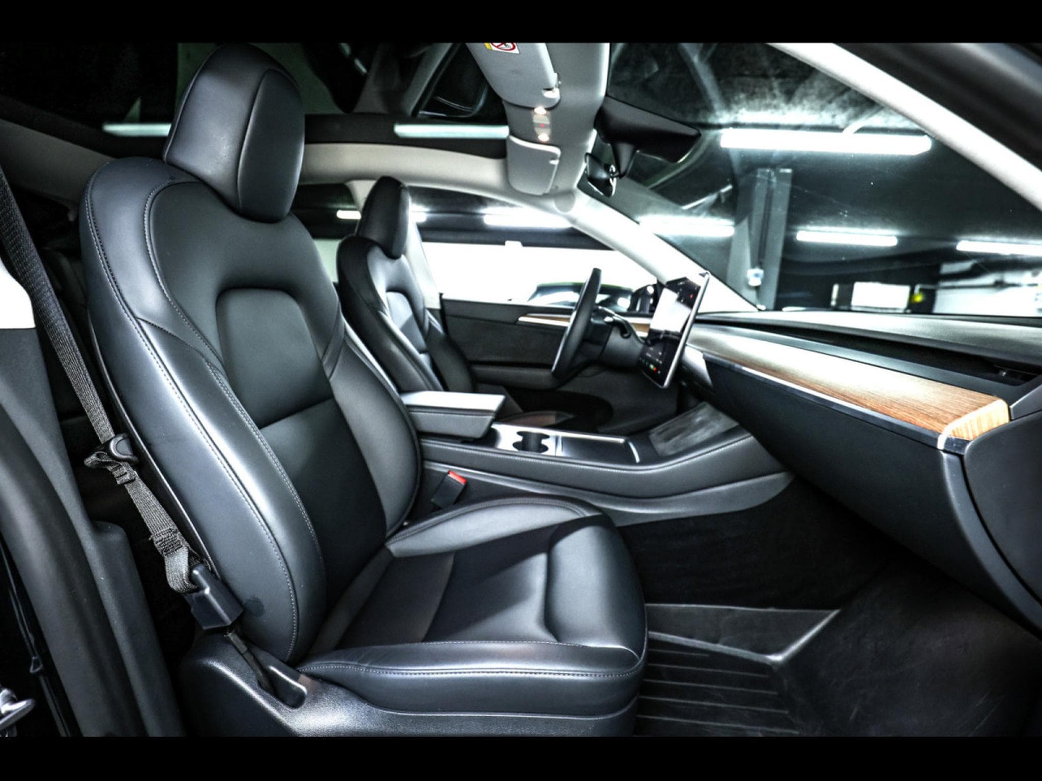 Tesla Model Y Y LONG RANGE DUAL MOTOR AWD (2023) - Photo 18