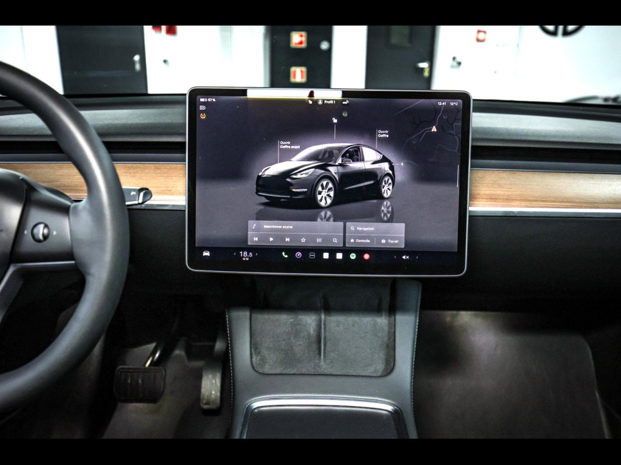 Tesla Model Y Y LONG RANGE DUAL MOTOR AWD (2023) - Photo 19