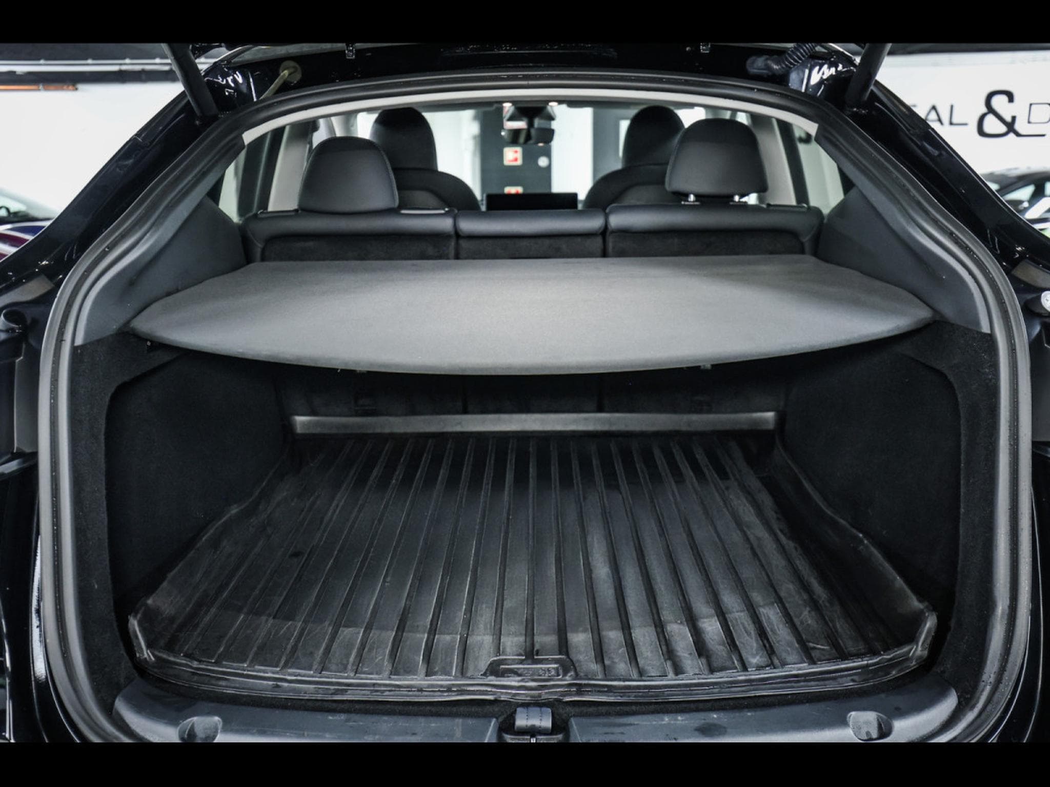 Tesla Model Y Y LONG RANGE DUAL MOTOR AWD (2023) - Photo 21