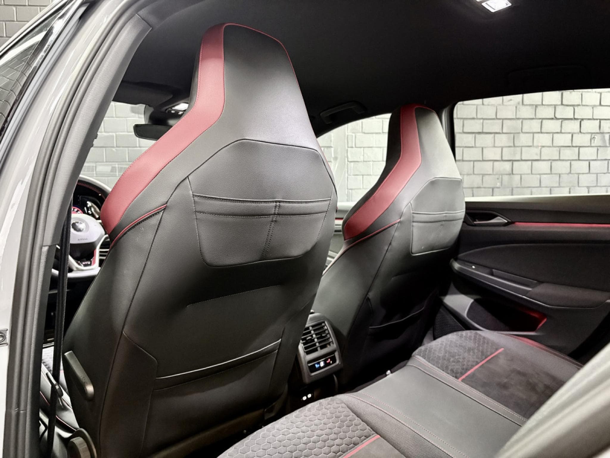 VW Golf GTI Clubsport 2.0 TSI 300CV DSG7 *DCC* *Harman* MATRIX* (2022) - Photo 18