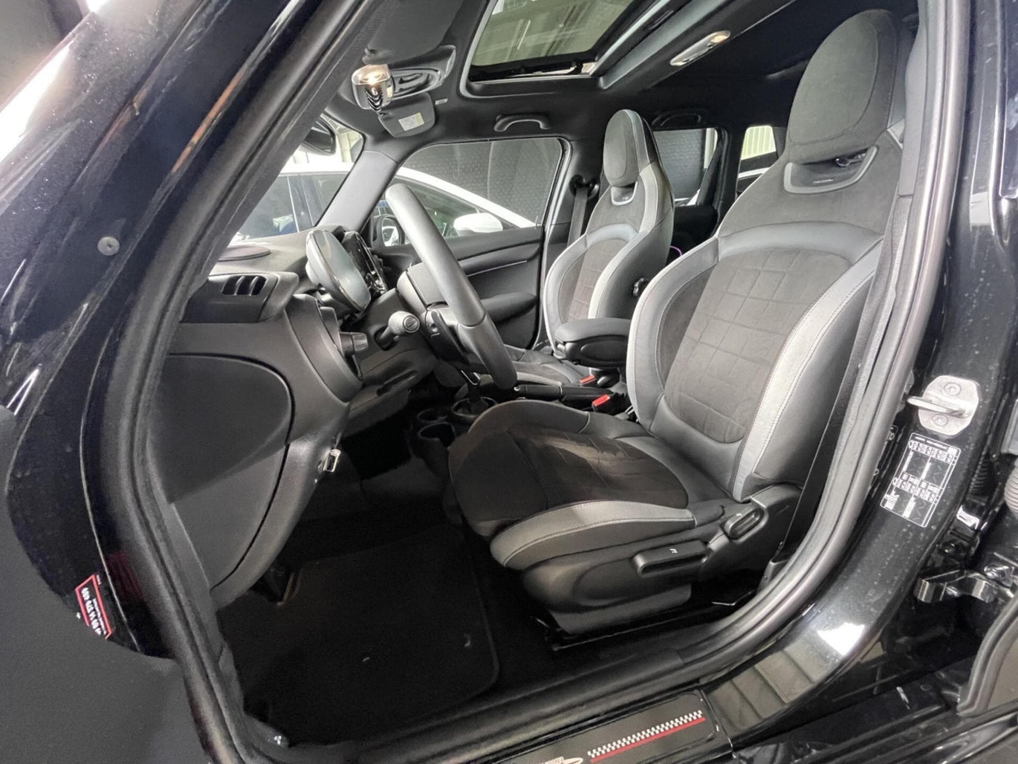 Mini Cooper S JCW 178 CV ** Toit ouvrant ** Harman ** Caméra (2024) - Photo 7