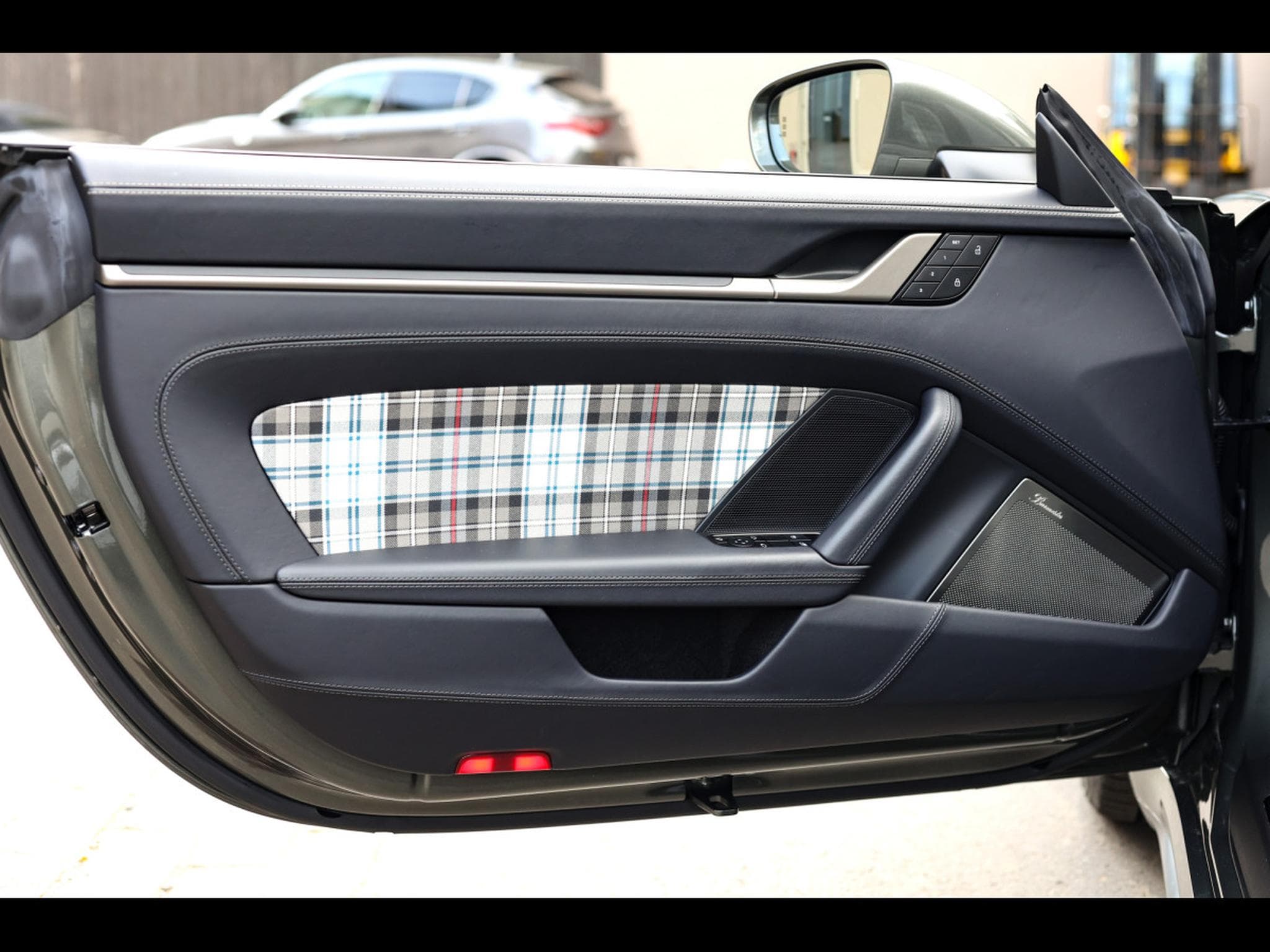 Porsche 911 (992.1) TURBO 50 JAHRE (S) COUPE PDK - PACK HERITAGE DESIGN (2025) - Foto 10