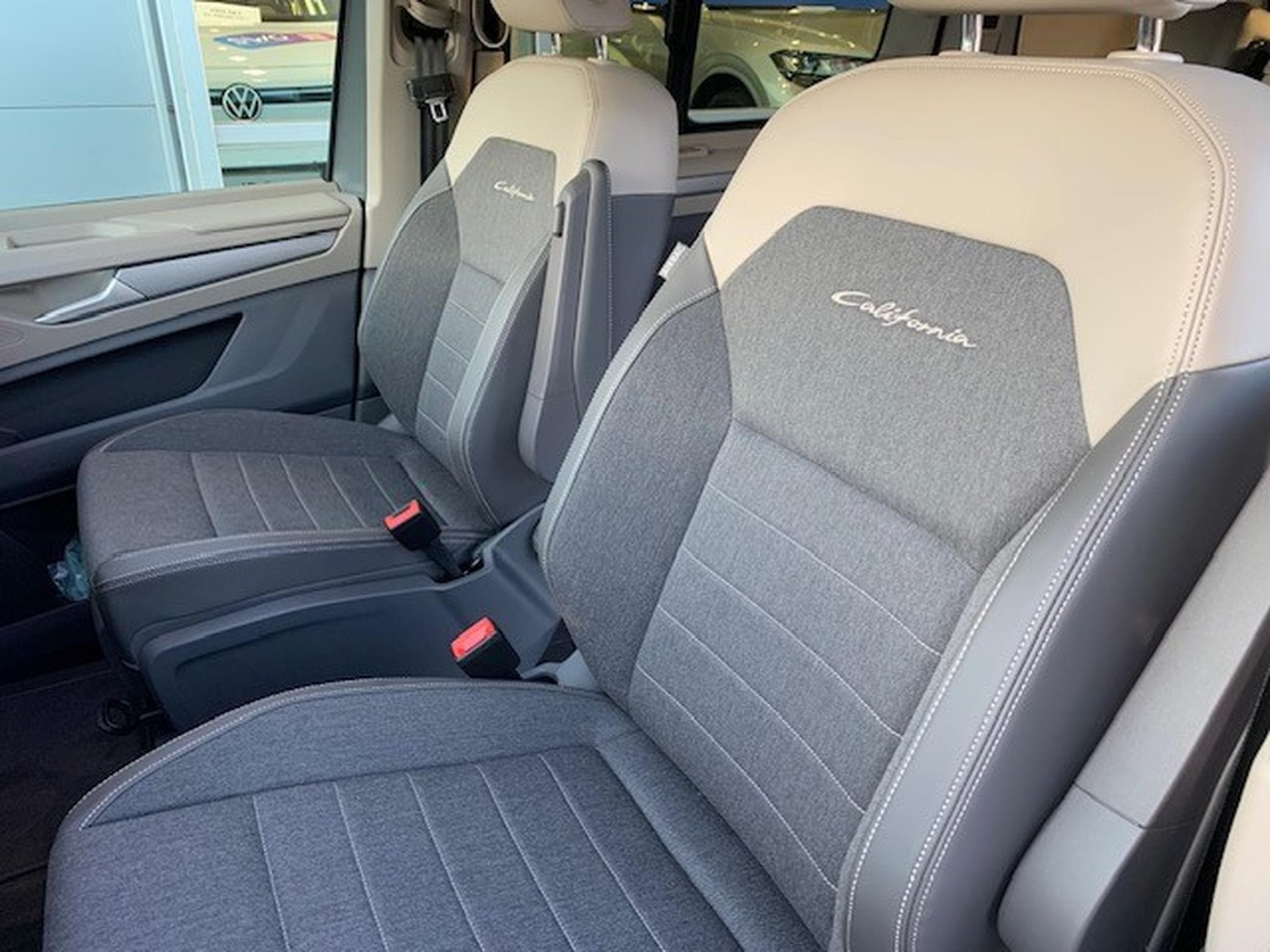 VW California OCEAN LP4 2.0TDI 150CV DSG7 (2026) - Photo 3