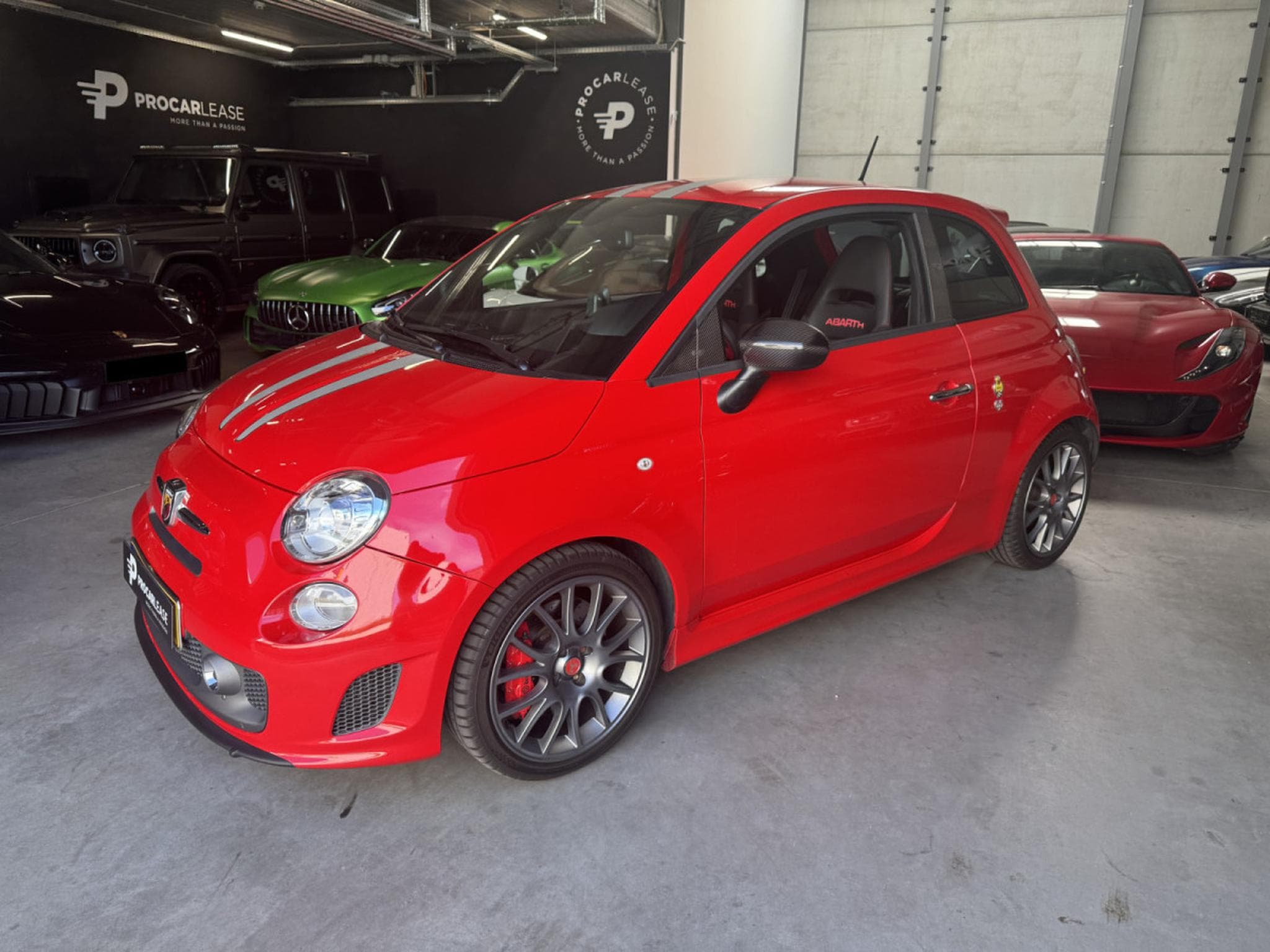 Abarth 695 TRIBUTO FERRARI /CARBON/N°1056/1199 (2011) - Photo 1