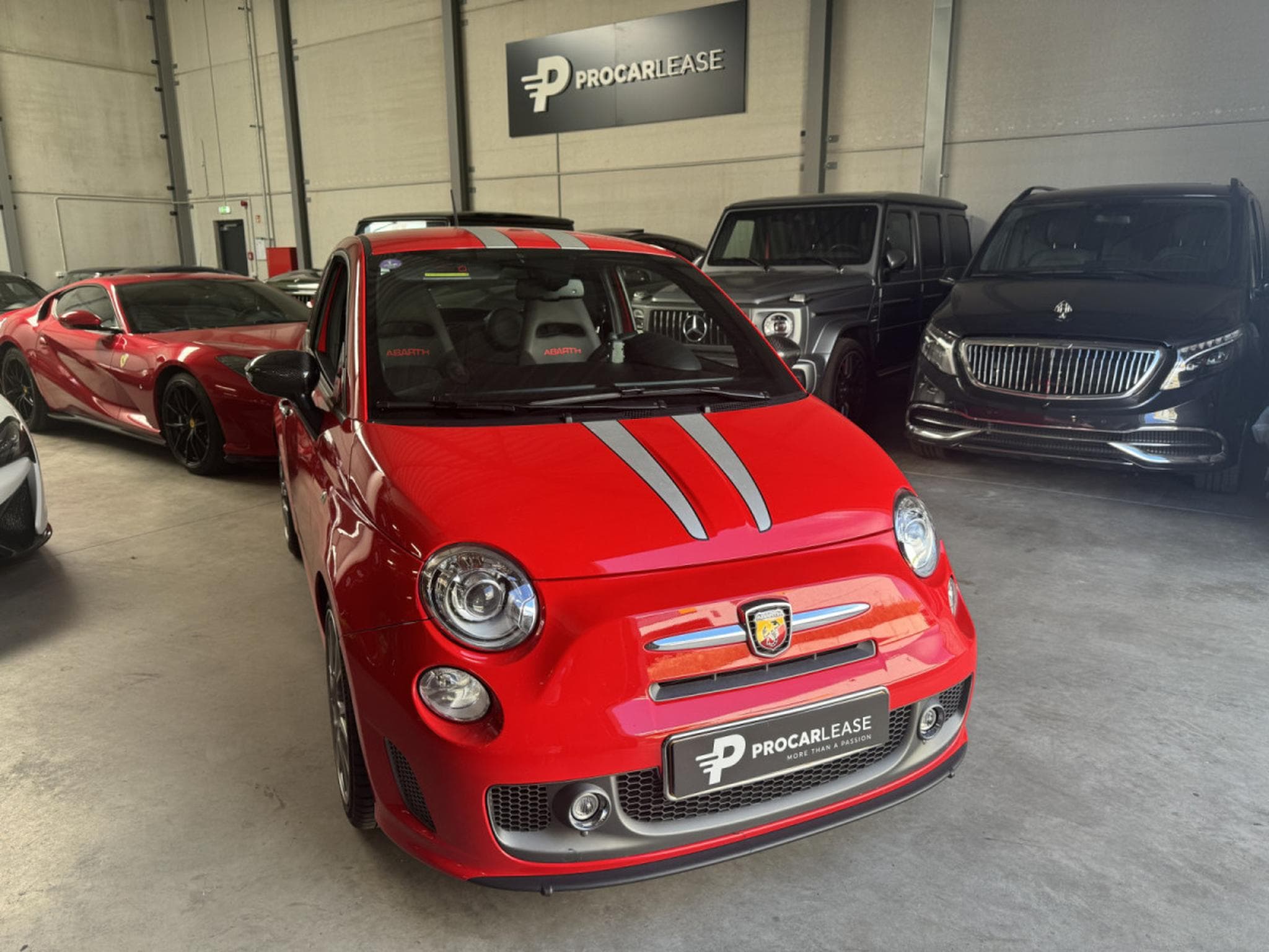 Abarth 695 TRIBUTO FERRARI /CARBON/N°1056/1199 (2011) - Photo 17