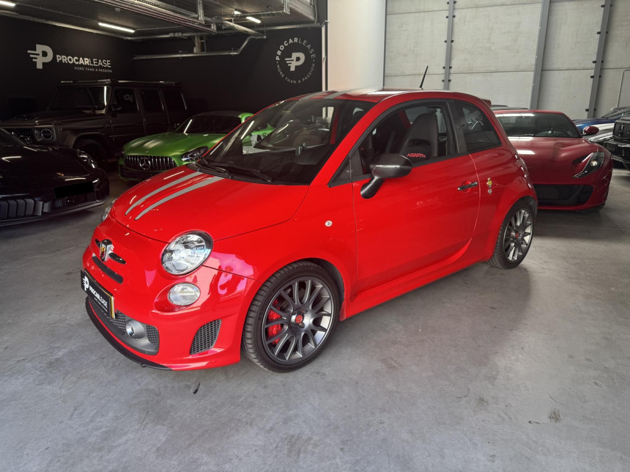 Abarth 695 TRIBUTO FERRARI /CARBON/N°1056/1199 (2011) - Photo 18