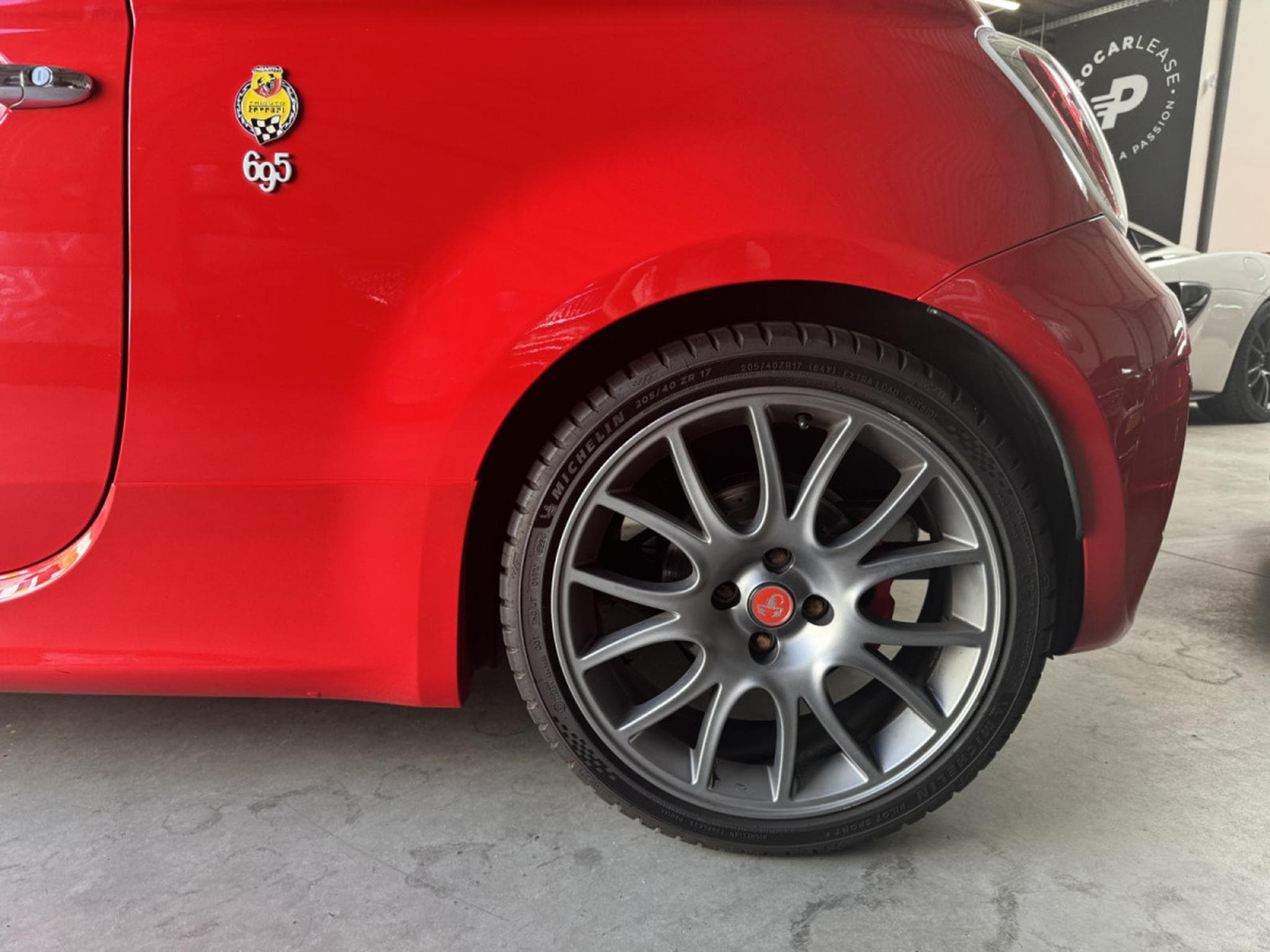 Abarth 695 TRIBUTO FERRARI /CARBON/N°1056/1199 (2011) - Photo 21