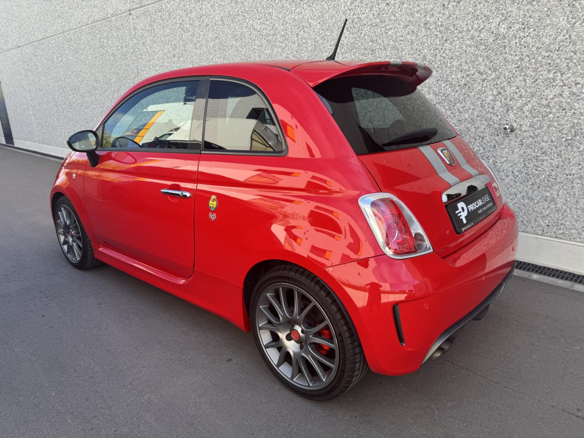 Abarth 695 TRIBUTO FERRARI /CARBON/N°1056/1199 (2011) - Photo 8