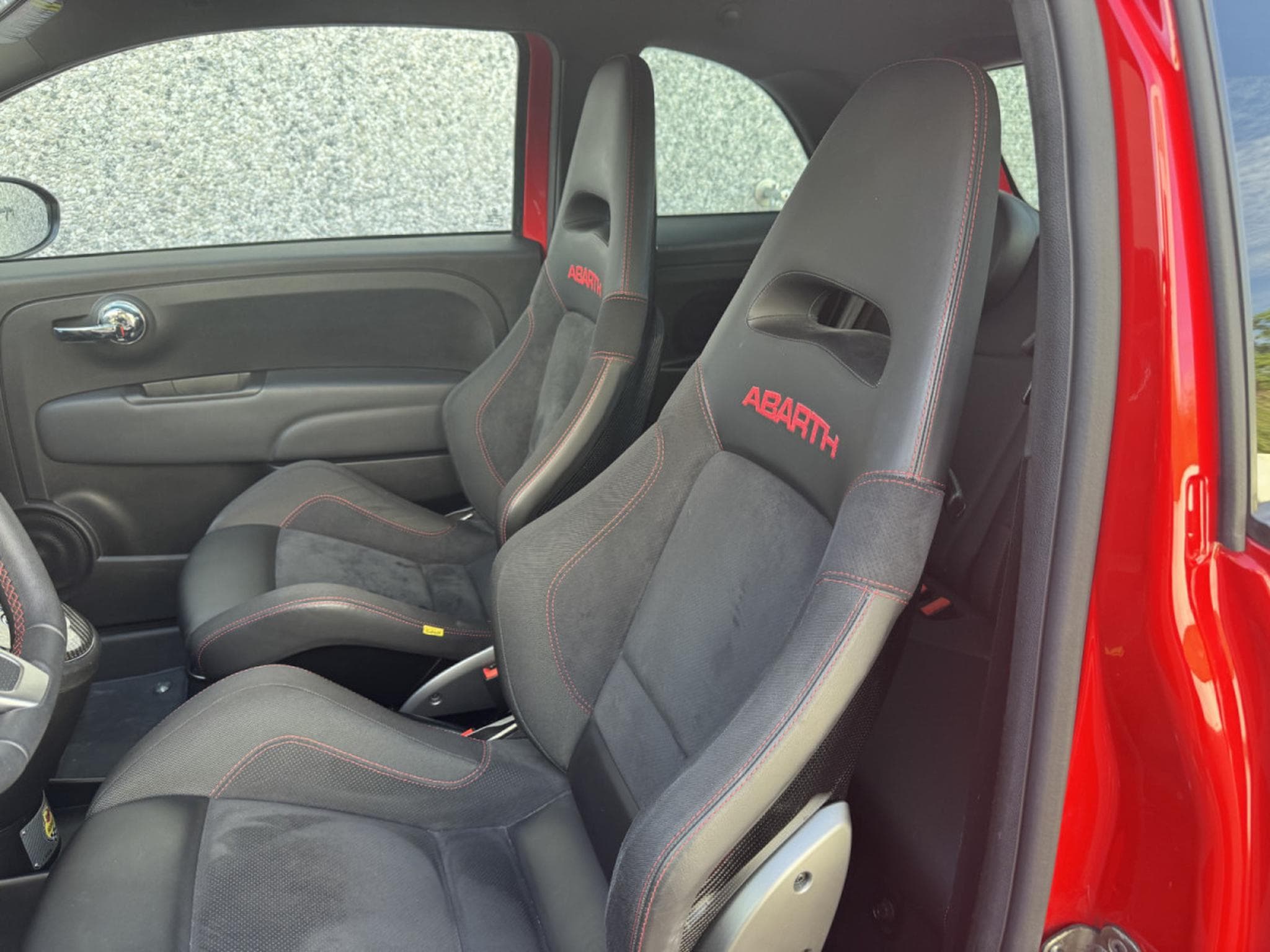 Abarth 695 TRIBUTO FERRARI /CARBON/N°1056/1199 (2011) - Photo 9