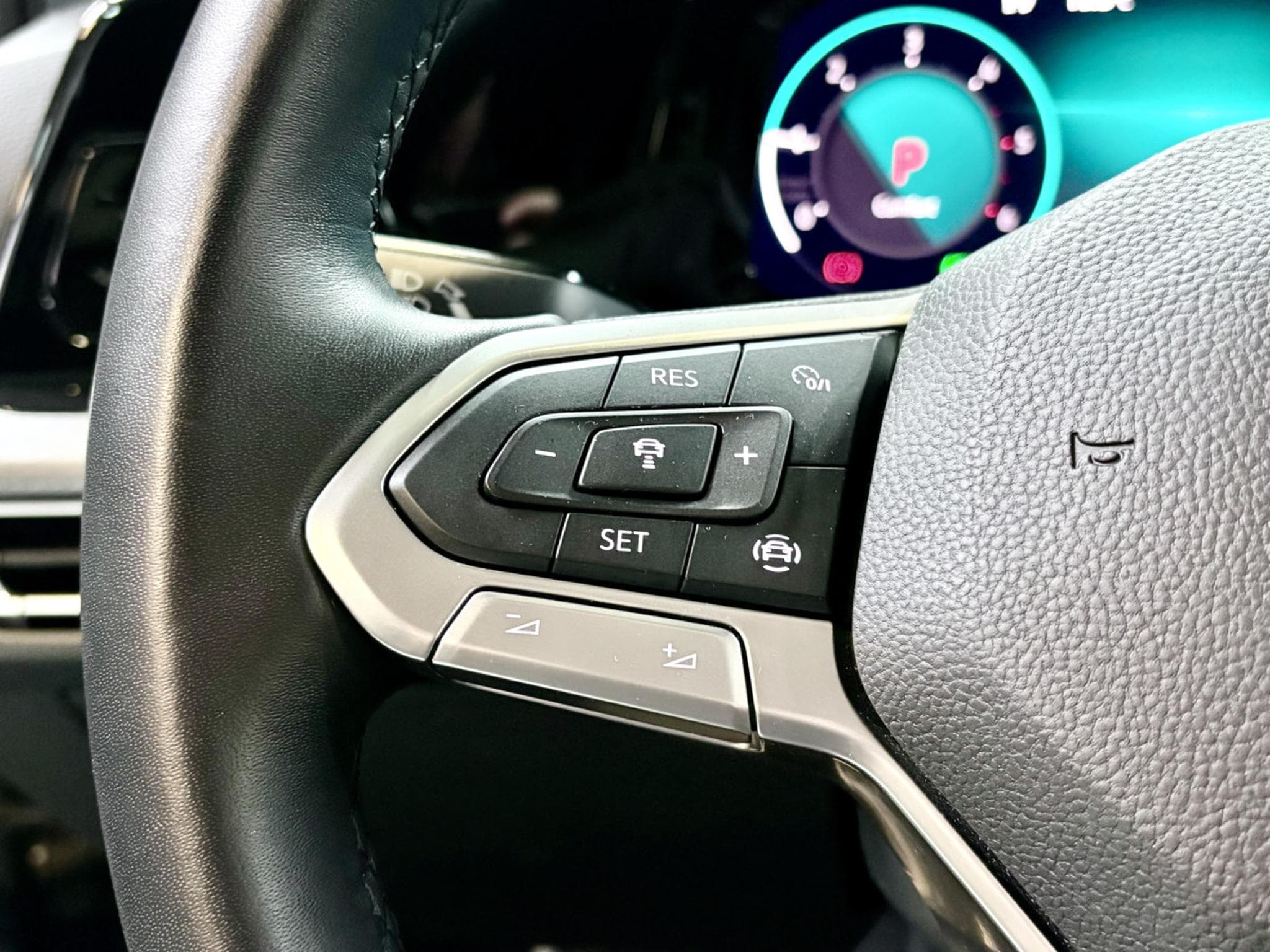 VW Golf Life ACTIVE 2.0 TDI DSG7 150 CV ** Attelage ** Caméra ** (2022) - Foto 11