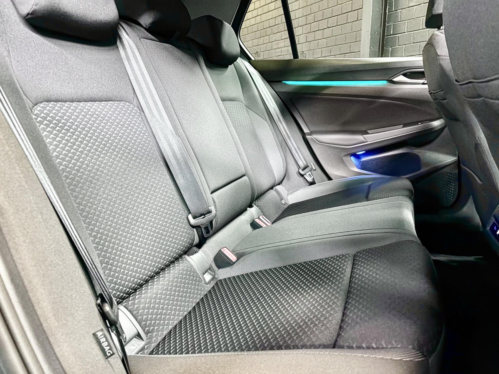 VW Golf Life ACTIVE 2.0 TDI DSG7 150 CV ** Attelage ** Caméra ** (2022) - Foto 19