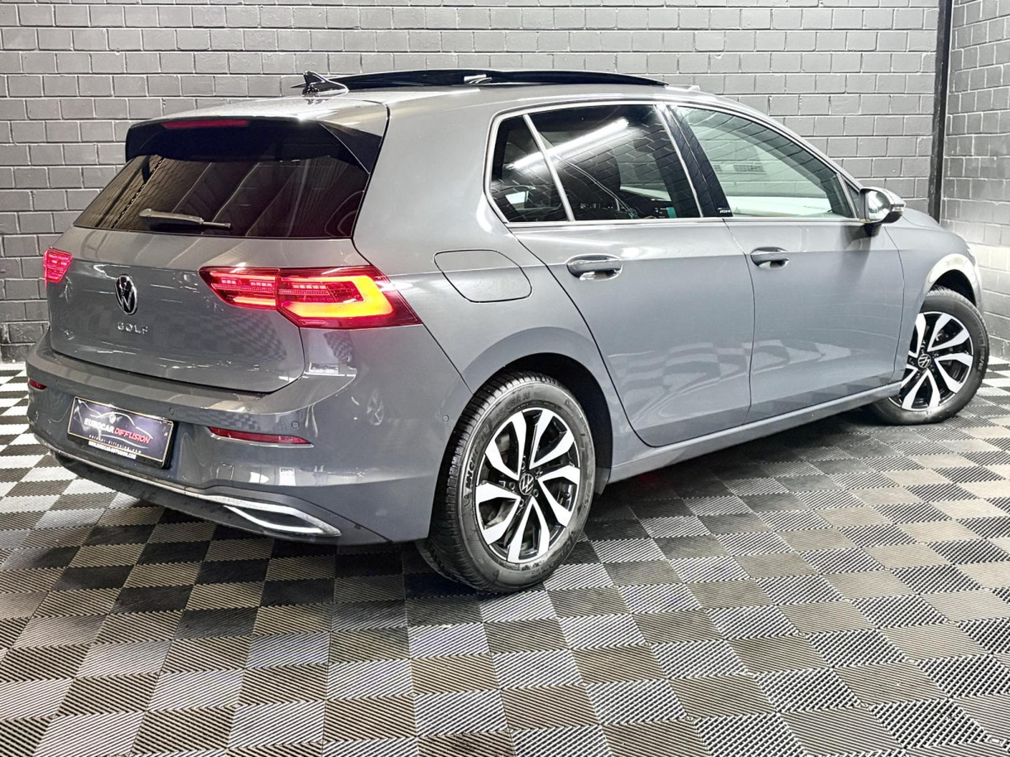 VW Golf Life ACTIVE 2.0 TDI DSG7 150 CV ** Attelage ** Caméra ** (2022) - Foto 6