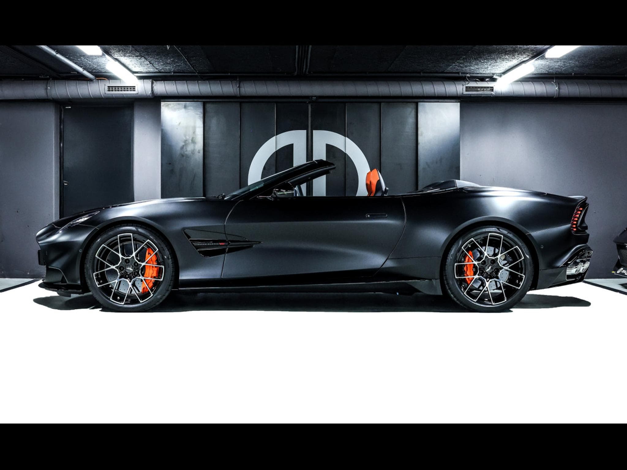 Aston-Martin Vanquish III VOLANTE V12 BI-TURBO 5.2°XPEL STEALTH (2025) - Foto 2