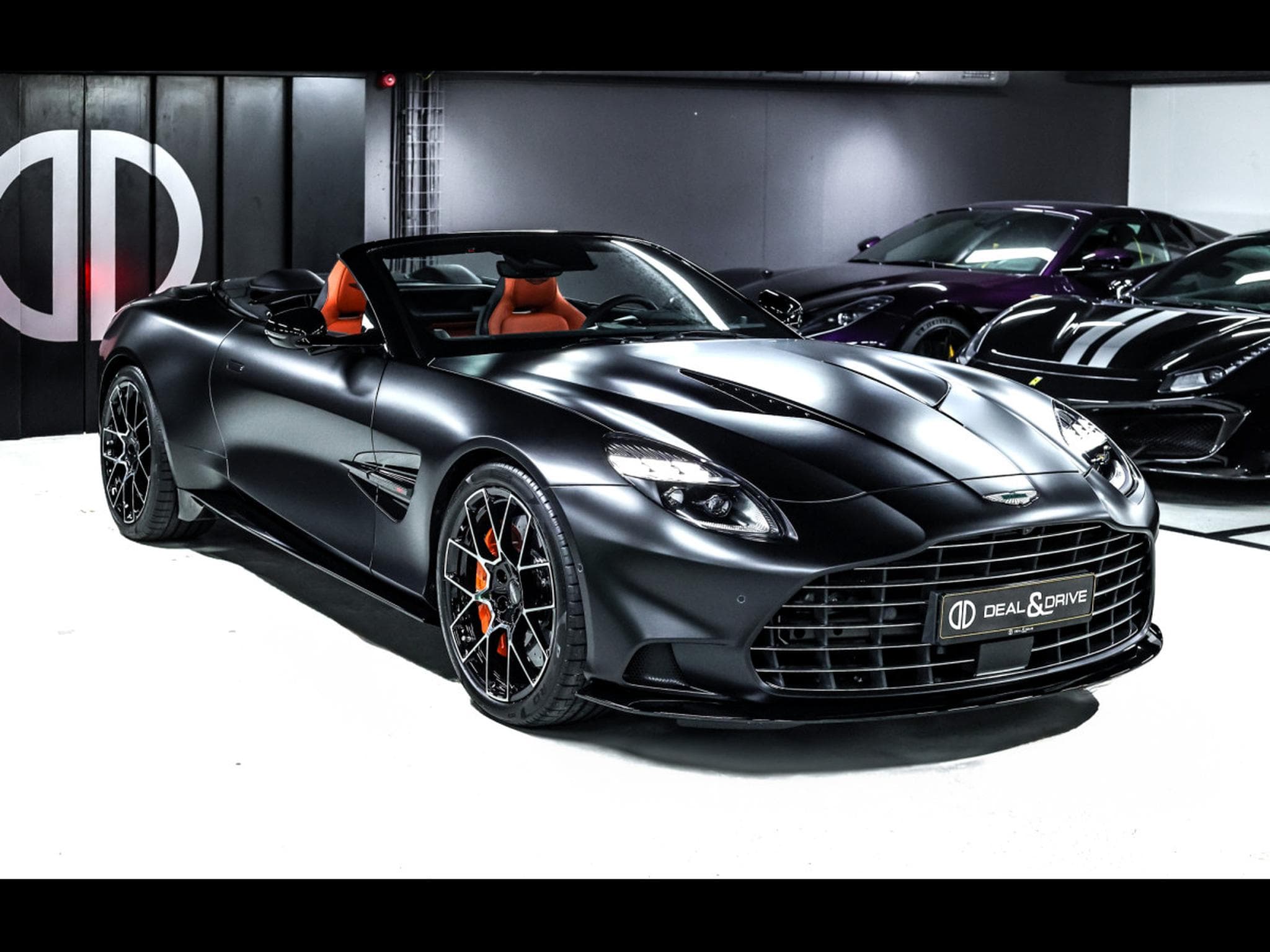 Aston-Martin Vanquish III VOLANTE V12 BI-TURBO 5.2°XPEL STEALTH (2025) - Foto 6