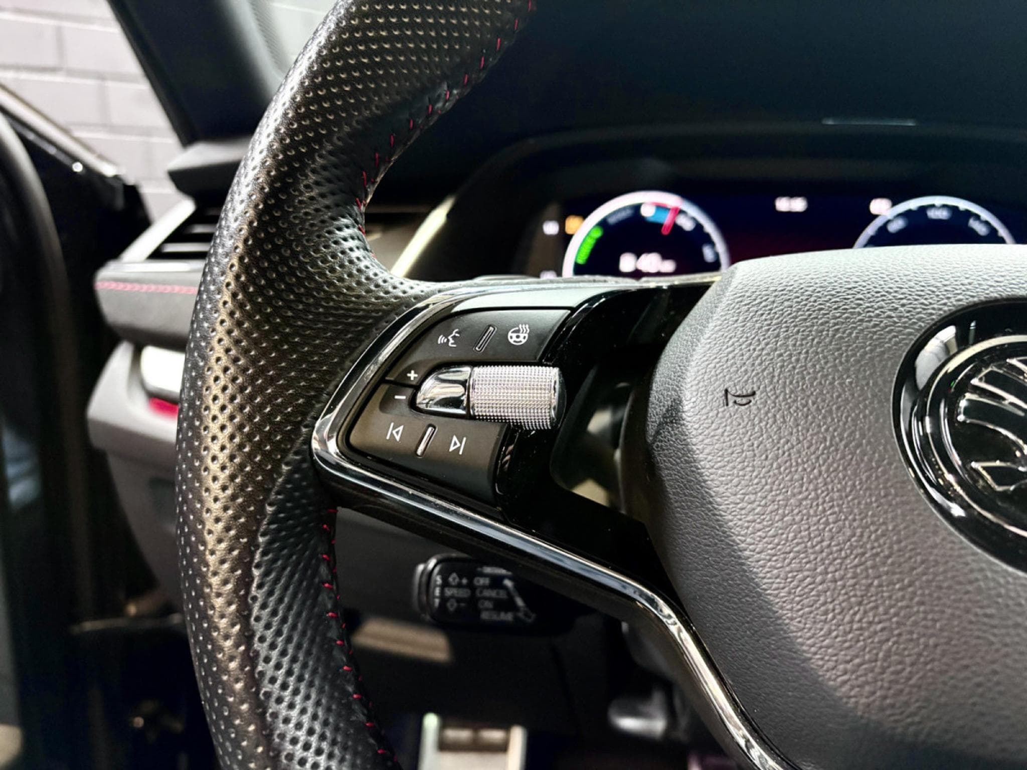 Skoda Octavia RS iV Combi PHEV 245 CV *MATRIX* *Sièges Chauff* (2022) - Foto 10