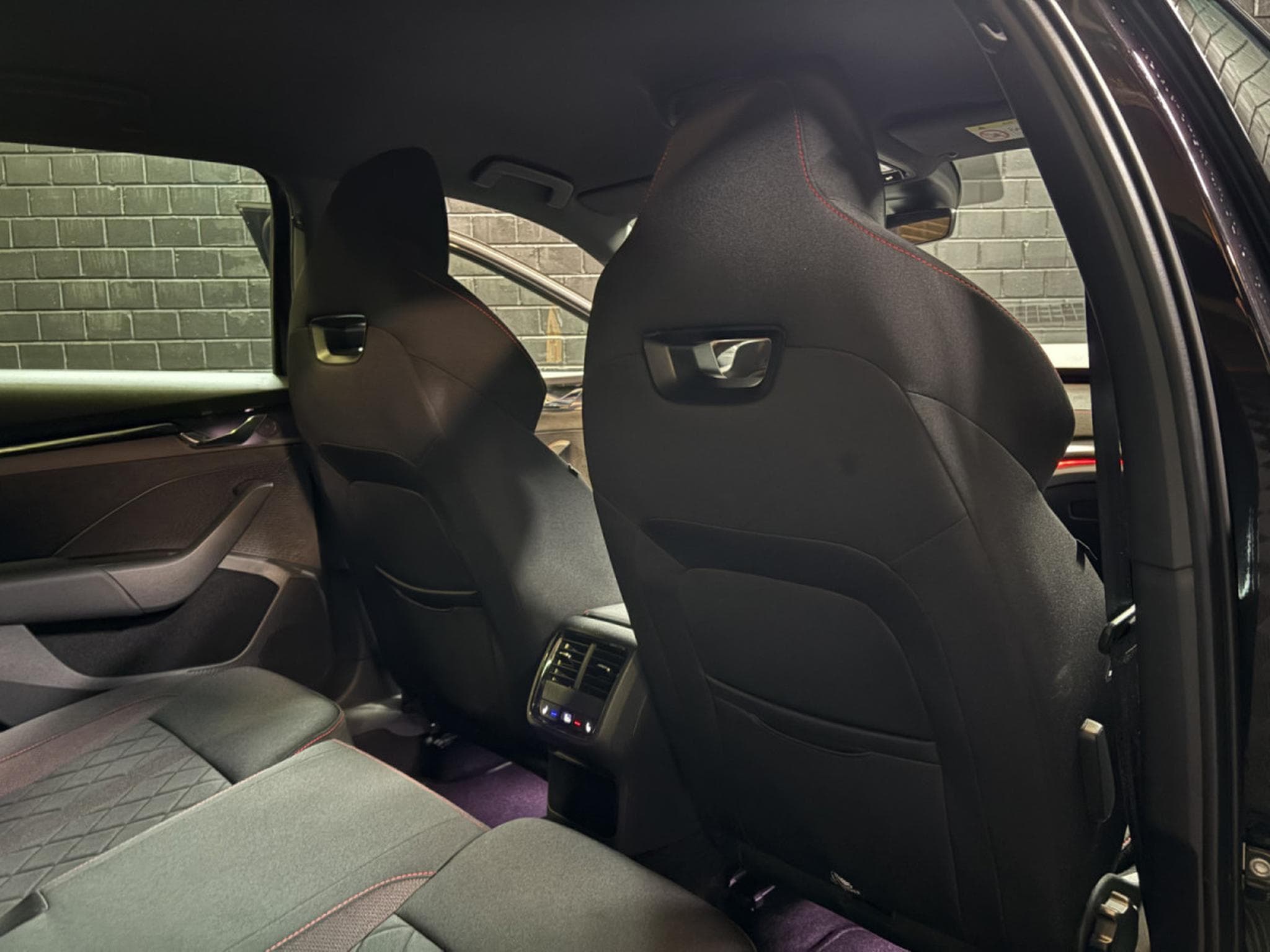 Skoda Octavia RS iV Combi PHEV 245 CV *MATRIX* *Sièges Chauff* (2022) - Foto 18