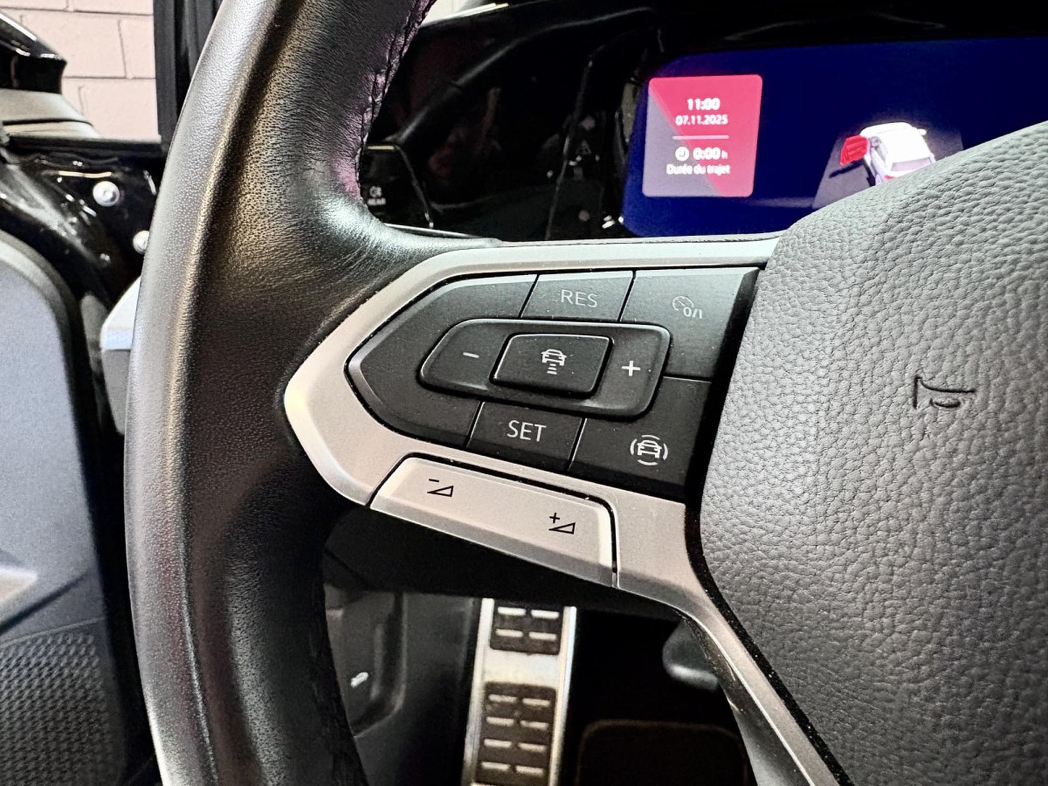 VW Golf Life ACTIVE 2.0 TDI DSG7 150 CV ** Attelage ** Caméra ** (2022) - Photo 11