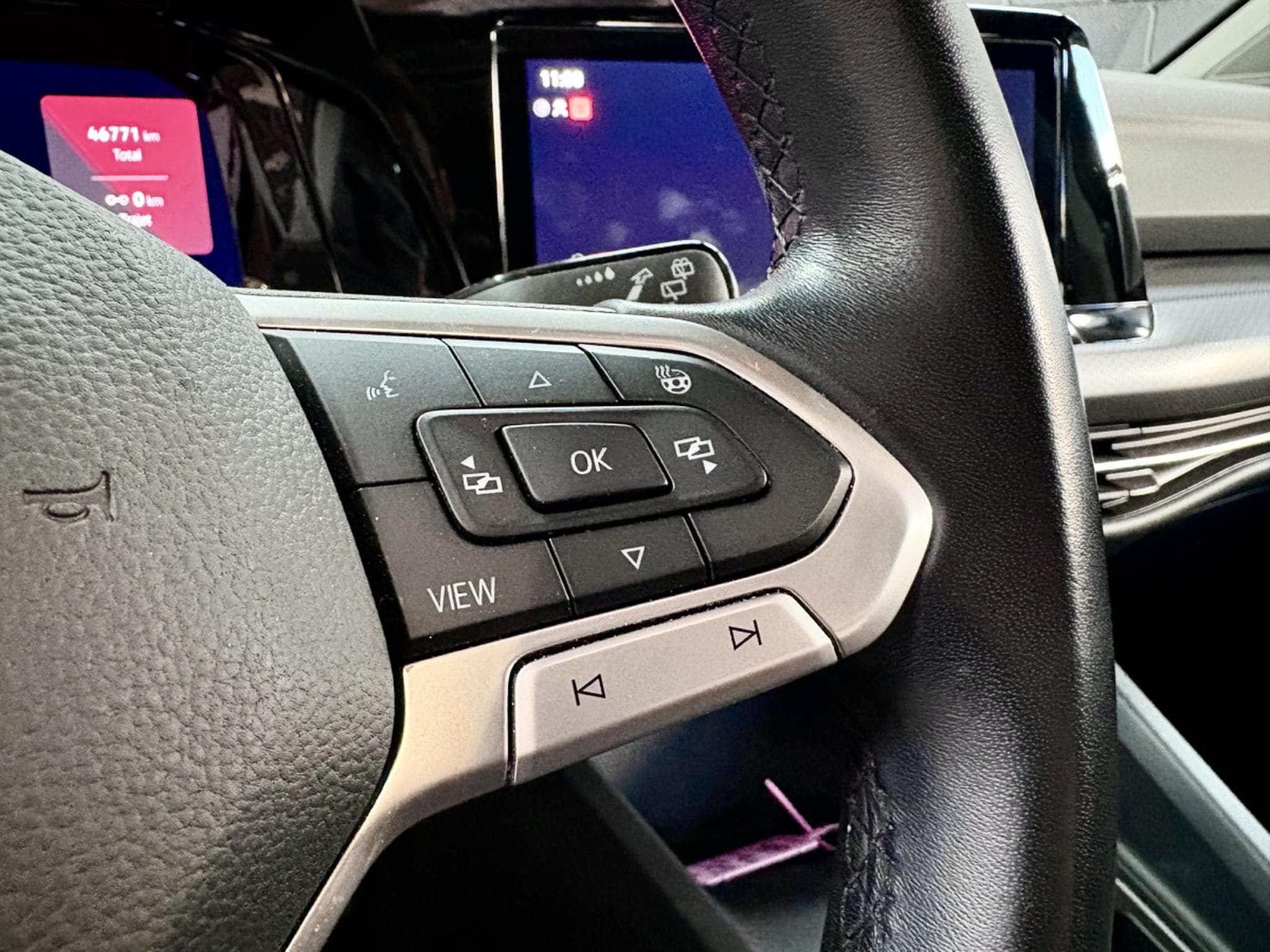 VW Golf Life ACTIVE 2.0 TDI DSG7 150 CV ** Attelage ** Caméra ** (2022) - Photo 12