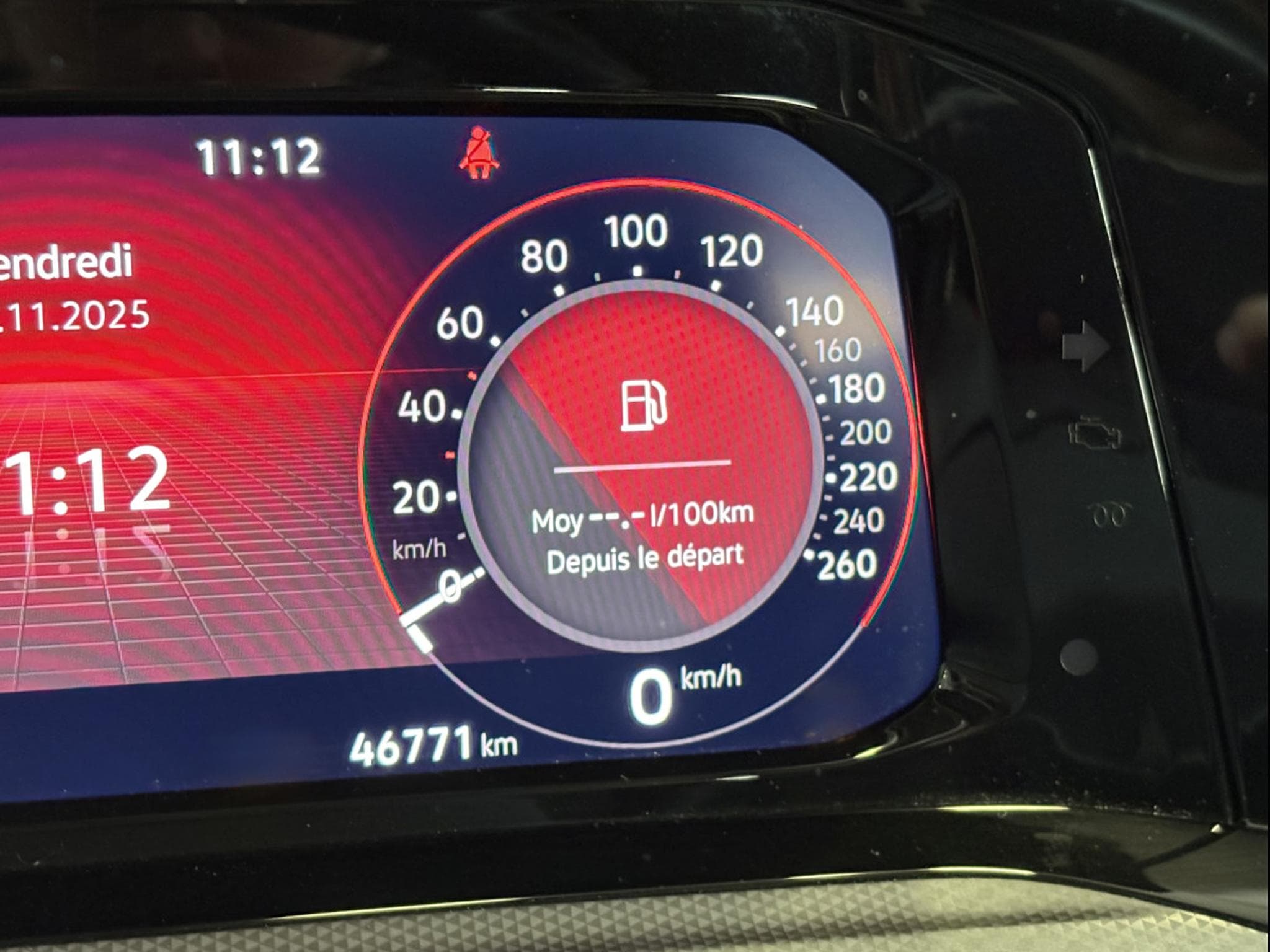 VW Golf Life ACTIVE 2.0 TDI DSG7 150 CV ** Attelage ** Caméra ** (2022) - Photo 13