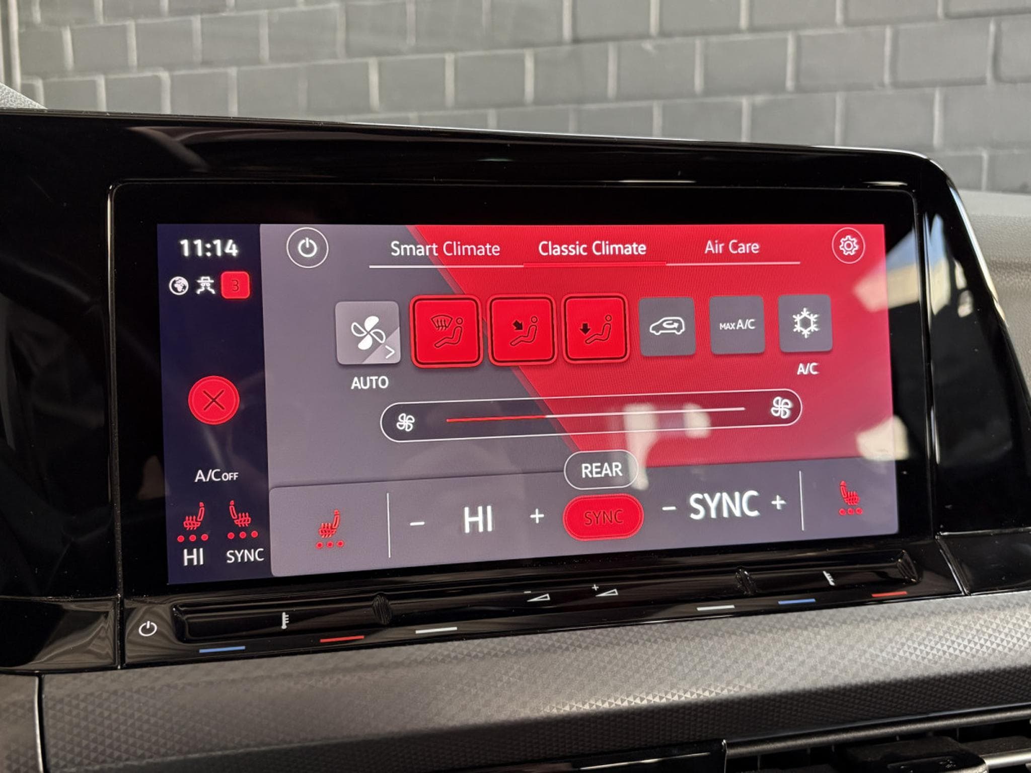 VW Golf Life ACTIVE 2.0 TDI DSG7 150 CV ** Attelage ** Caméra ** (2022) - Photo 19